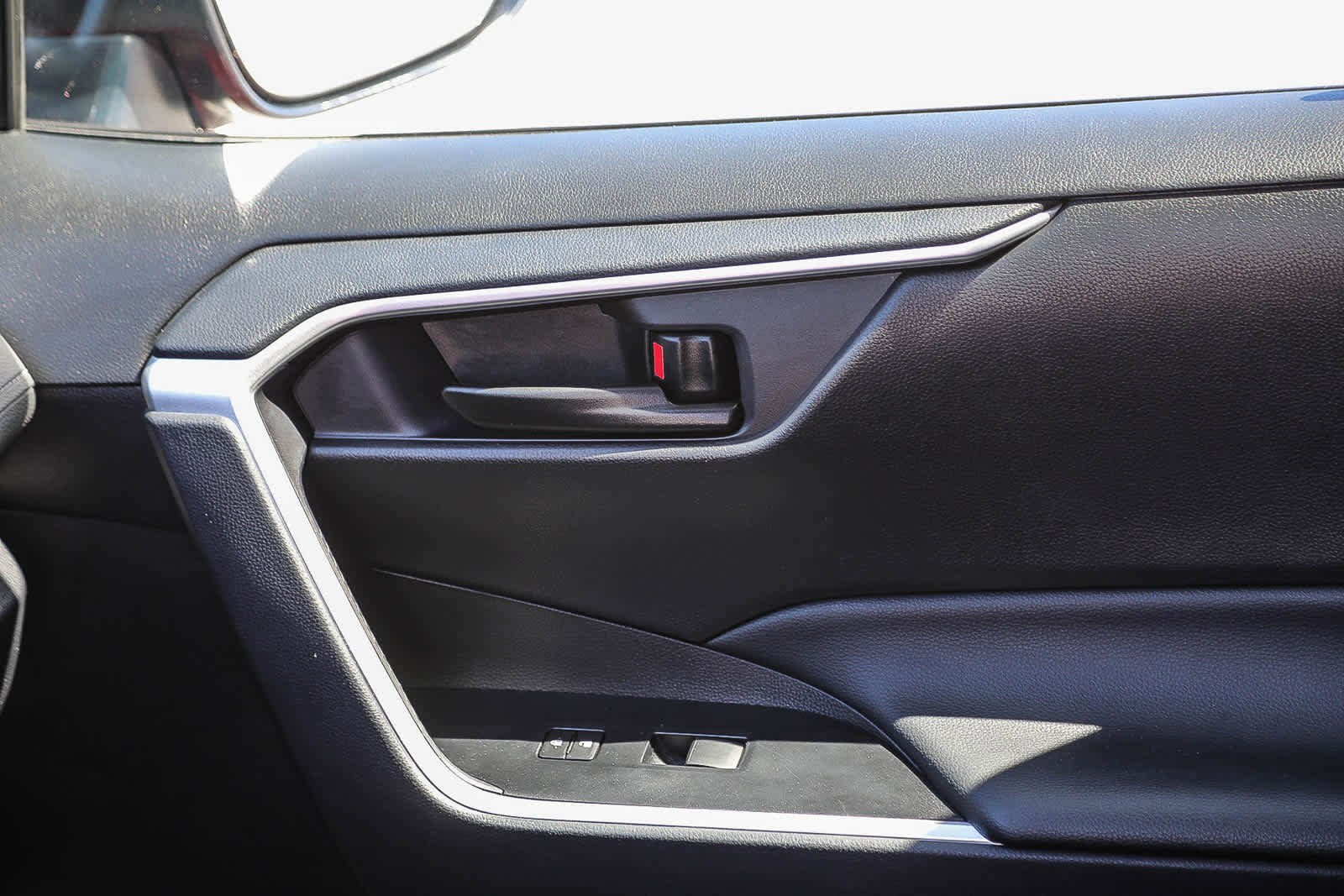 Thumbnail: 2025 Toyota RAV4 - 22