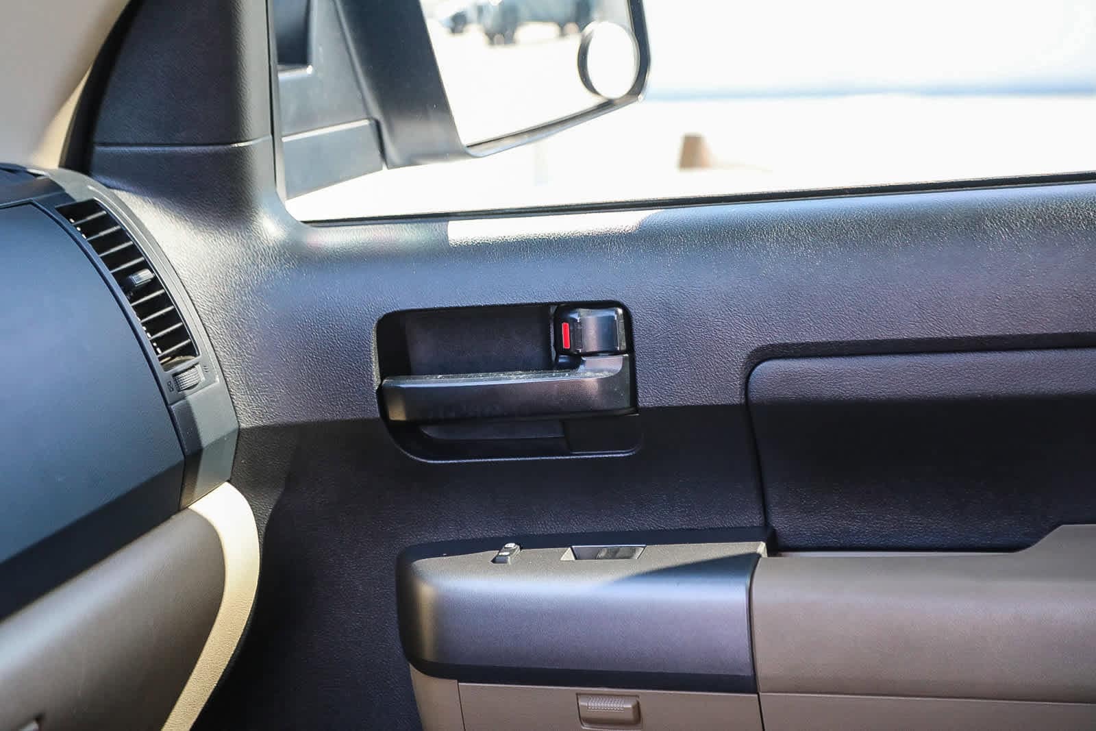 Thumbnail: 2013 Toyota Tundra - 21