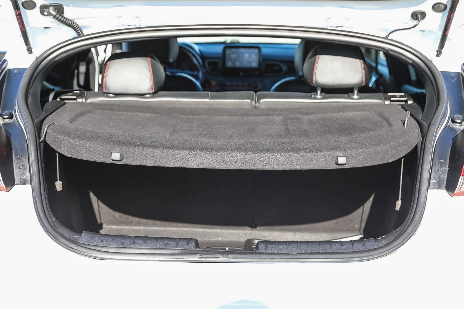 Thumbnail: 2019 Hyundai Veloster - 26