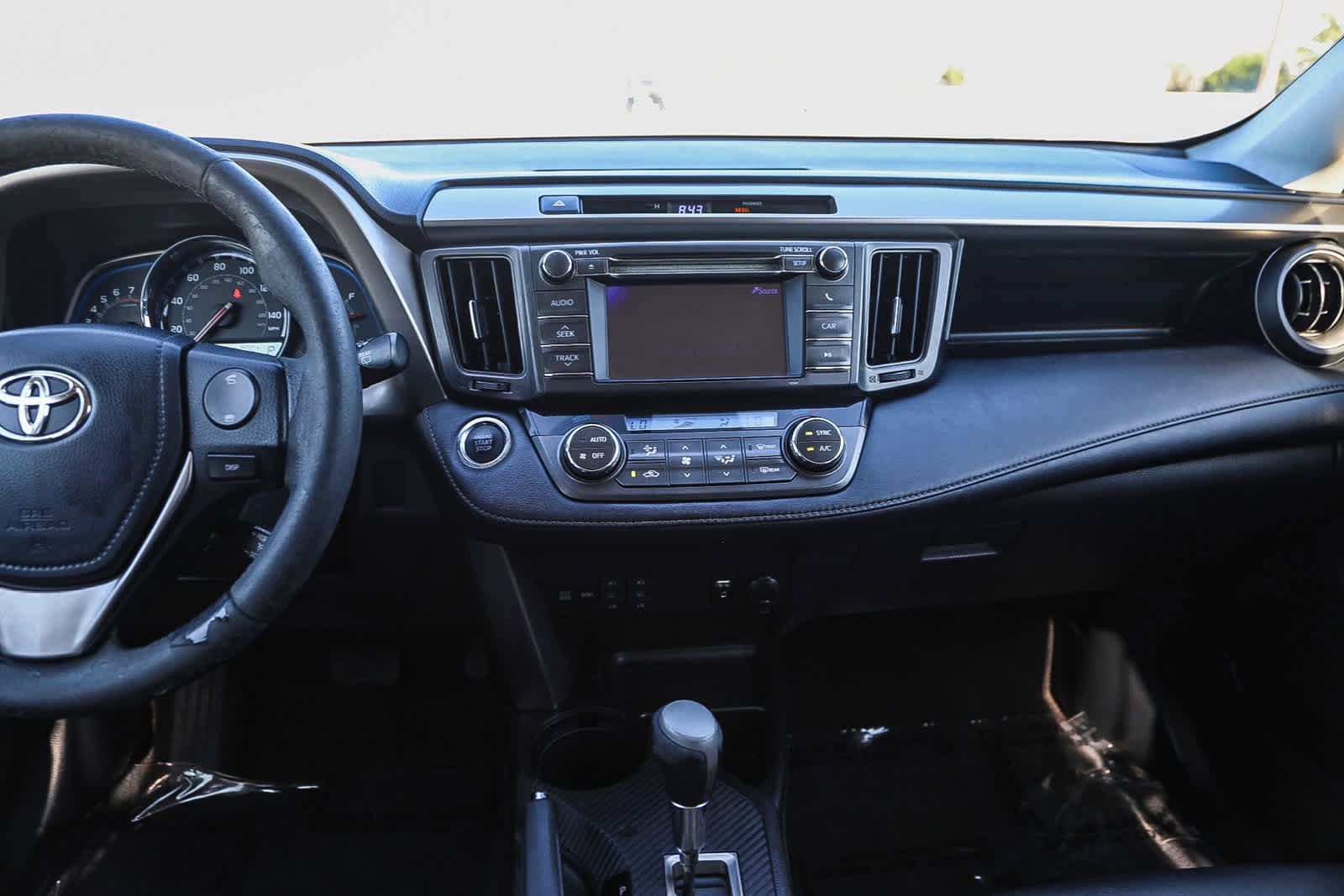 Thumbnail: 2013 Toyota RAV4 - 13