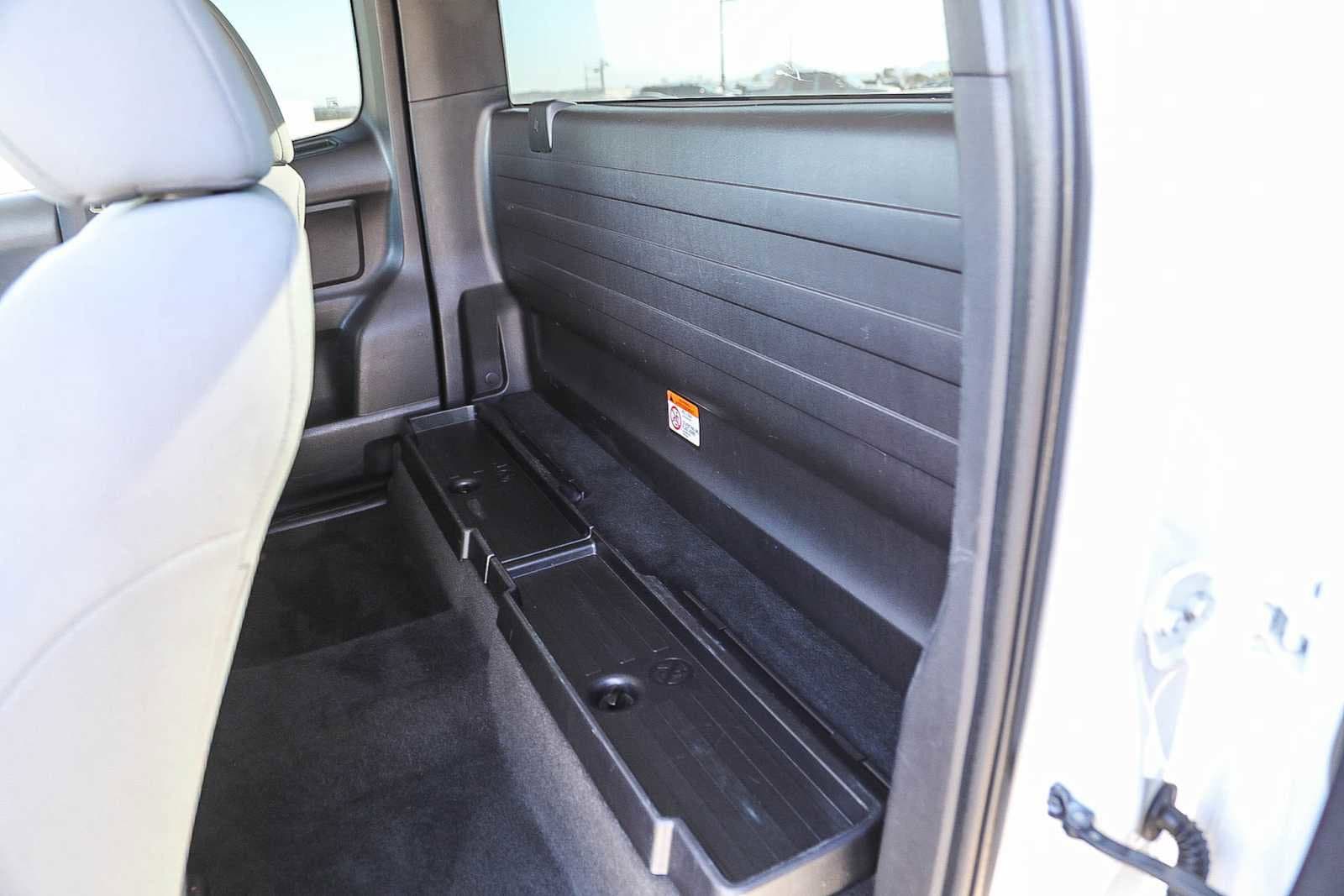 Thumbnail: 2018 Toyota Tacoma - 14