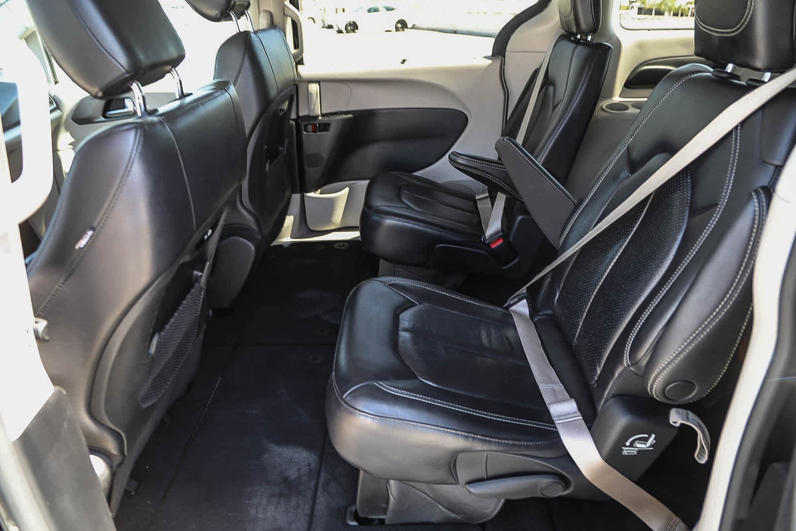 Thumbnail: 2022 Chrysler Pacifica - 18