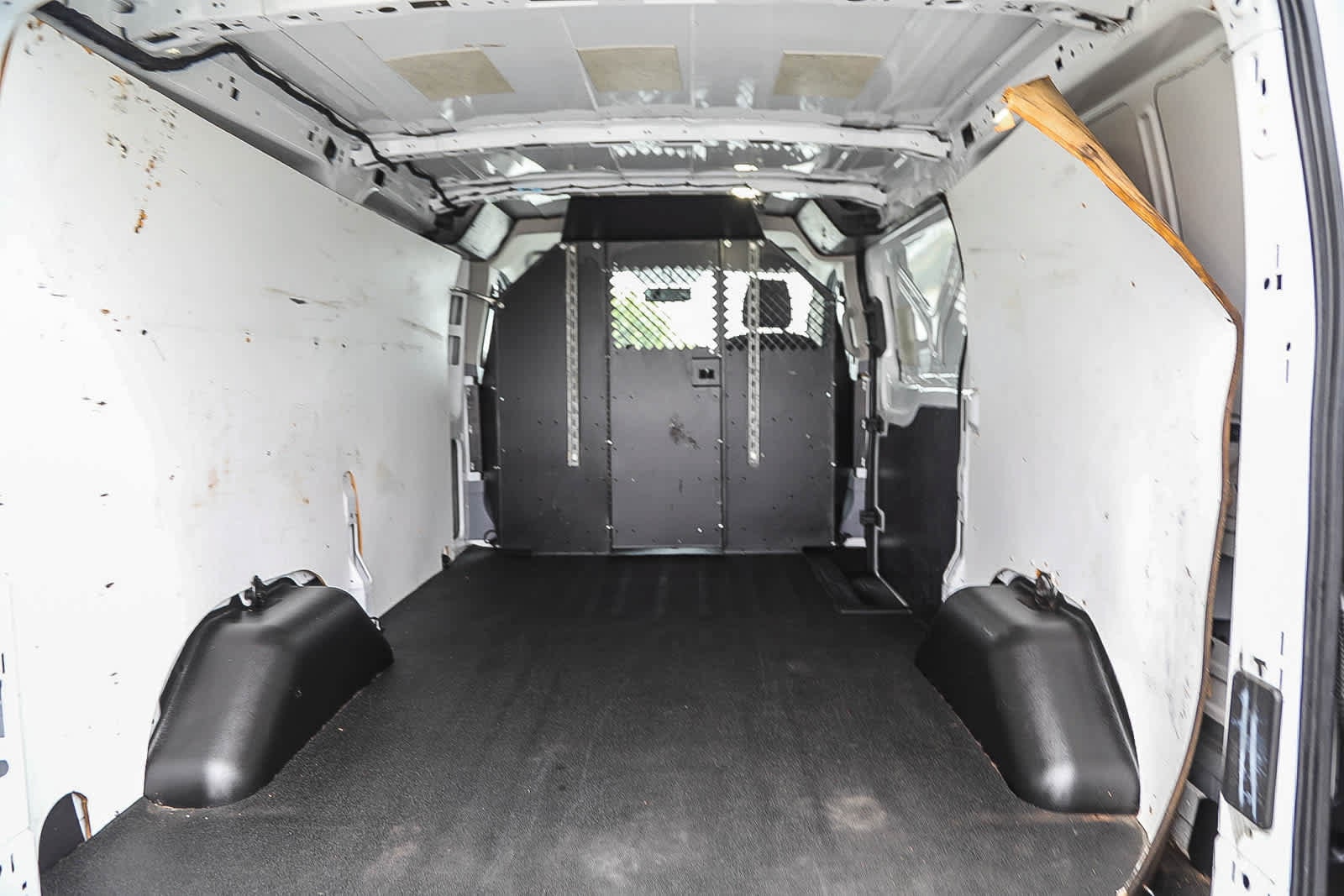 Thumbnail: 2015 Ford Transit Series - 24