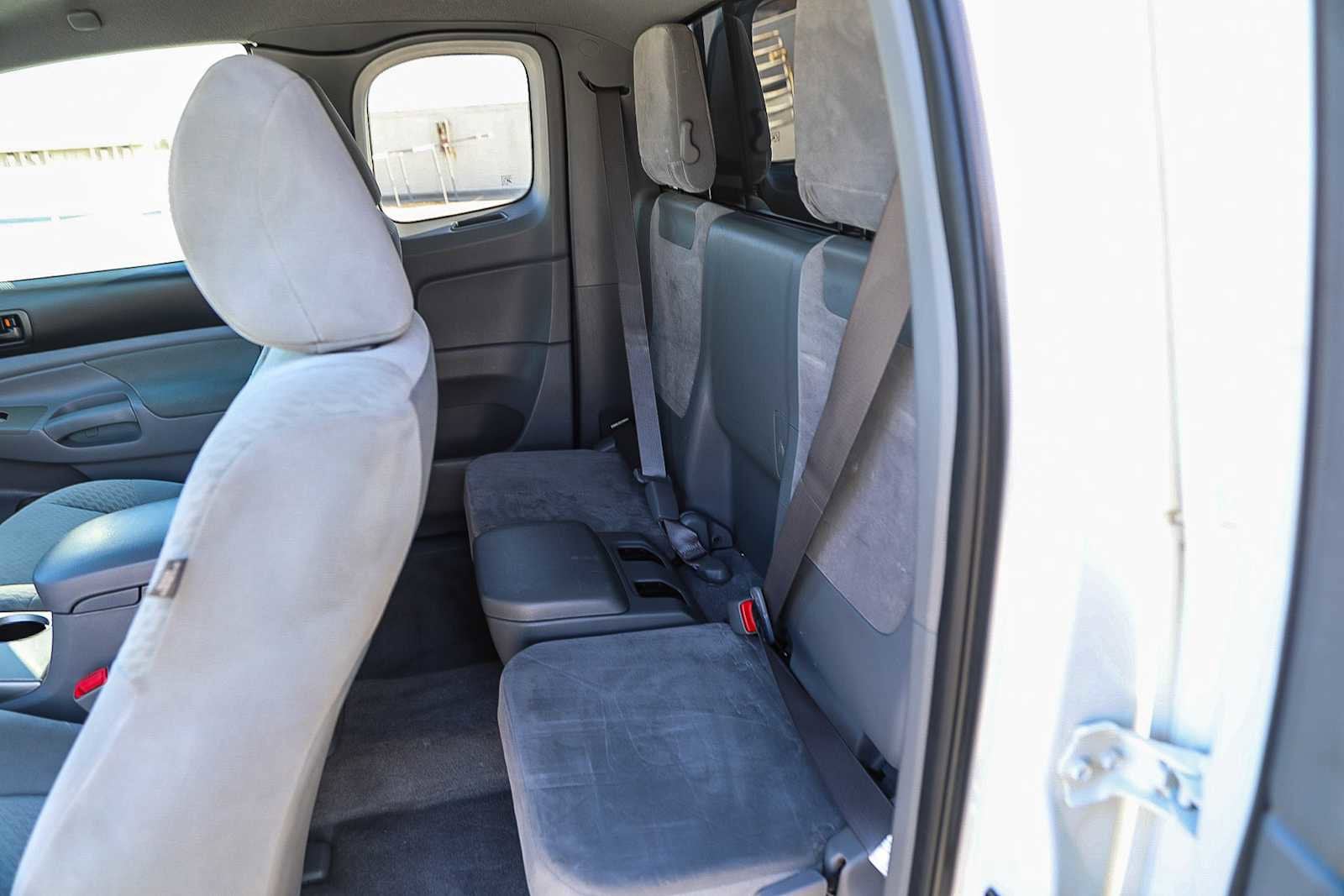 Thumbnail: 2010 Toyota Tacoma - 17