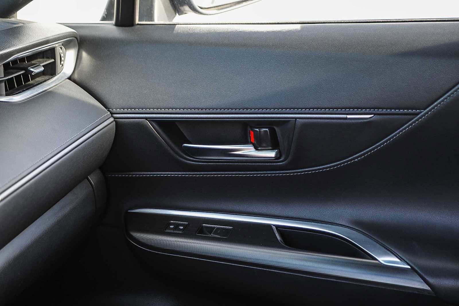 Thumbnail: 2023 Toyota Venza - 21