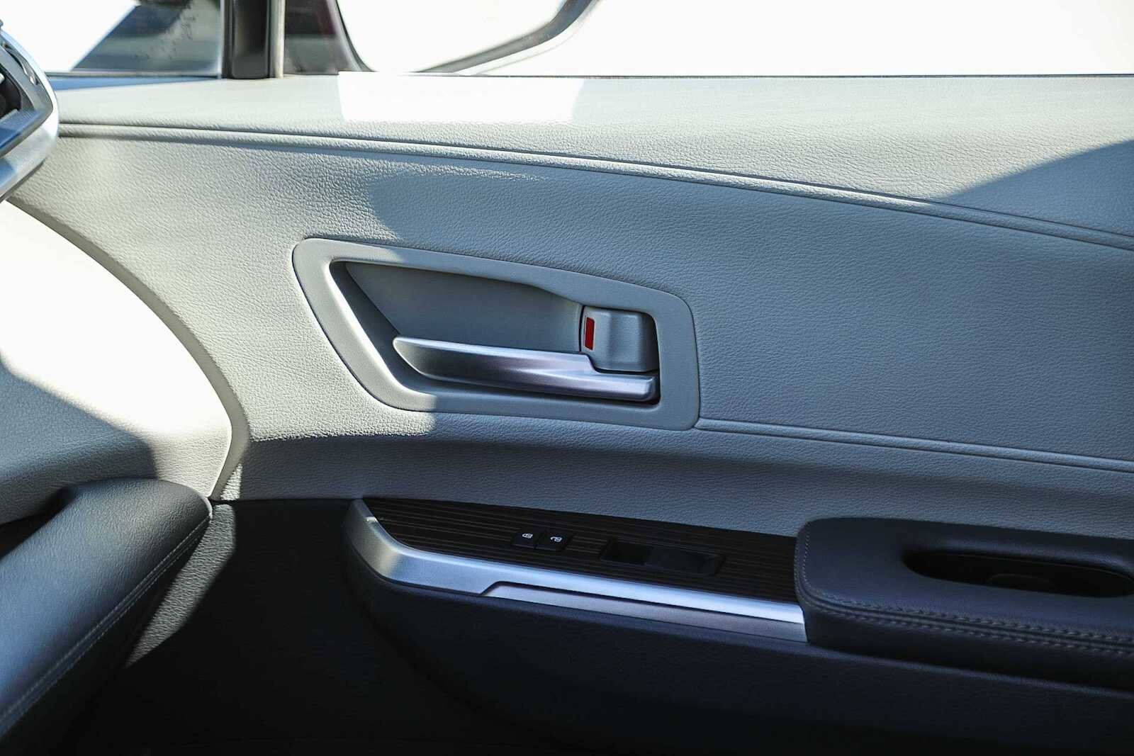 Thumbnail: 2023 Toyota Sienna - 22