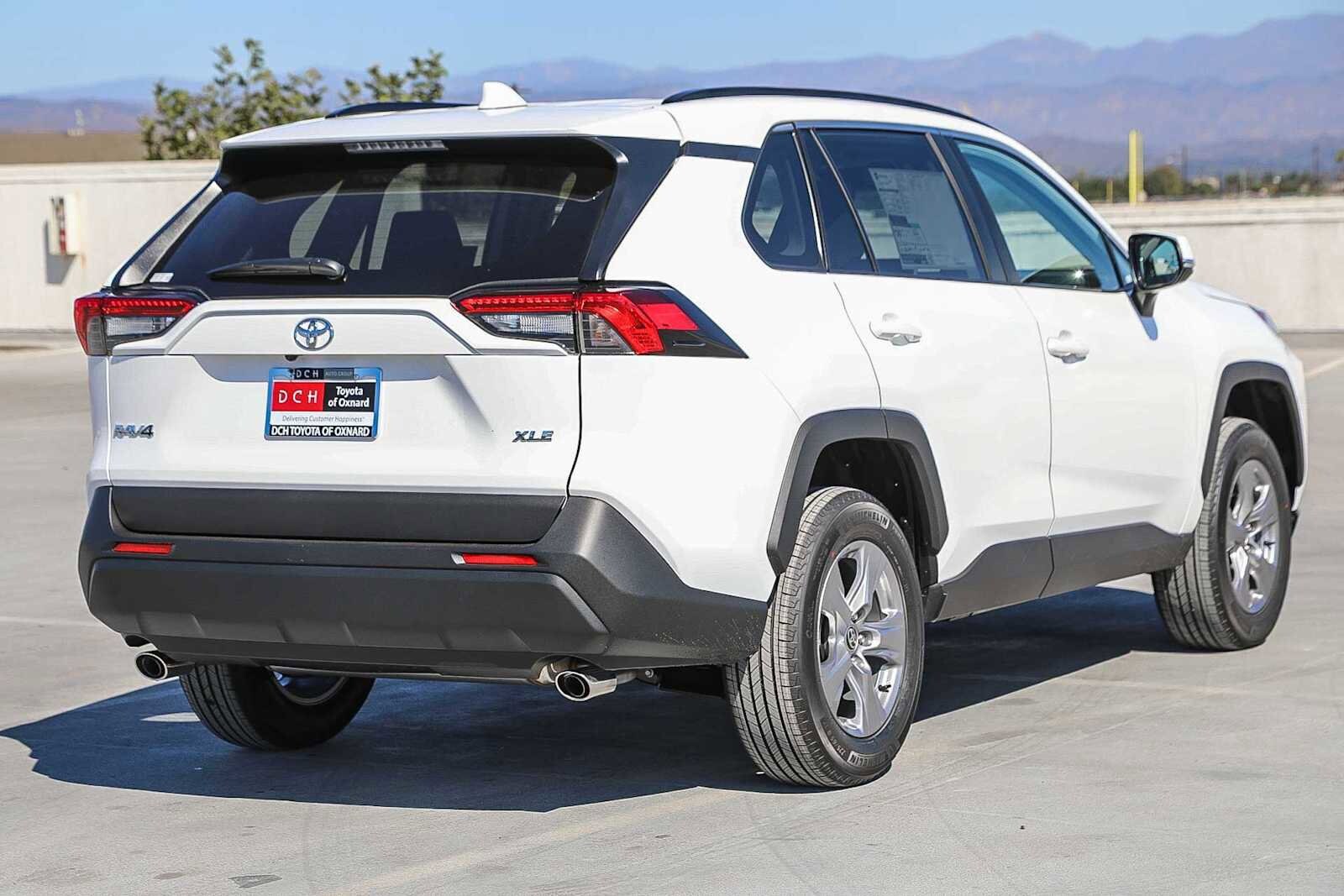 2025 Toyota RAV4 XLE photo 4