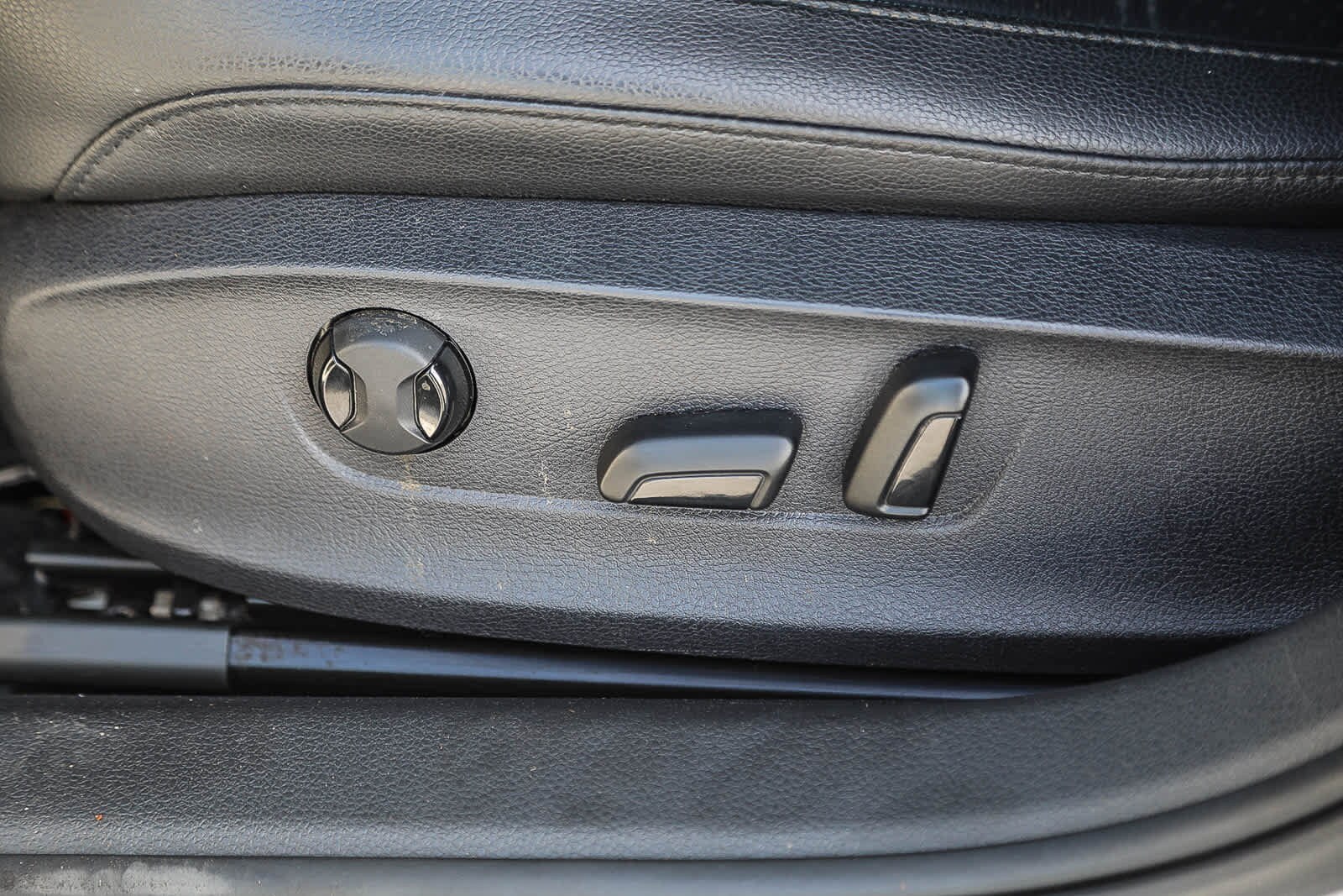 Thumbnail: 2014 Volkswagen Passat - 19