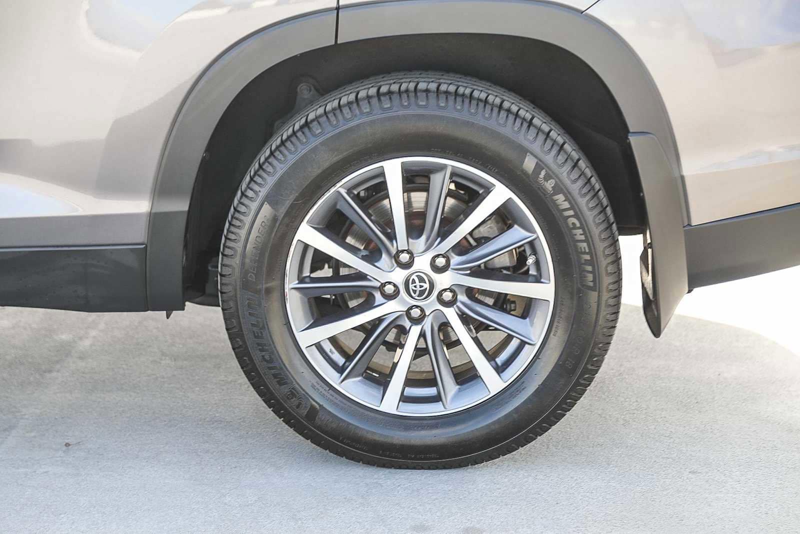 Thumbnail: 2019 Toyota Highlander - 9