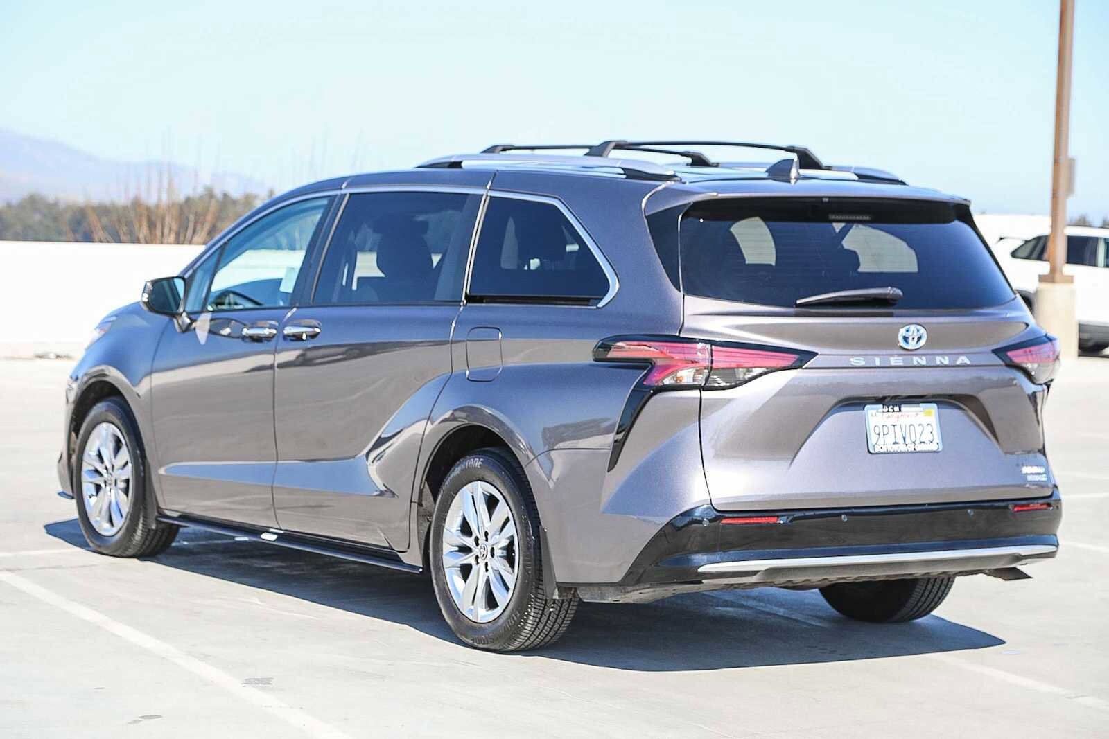 Thumbnail: 2024 Toyota Sienna - 8