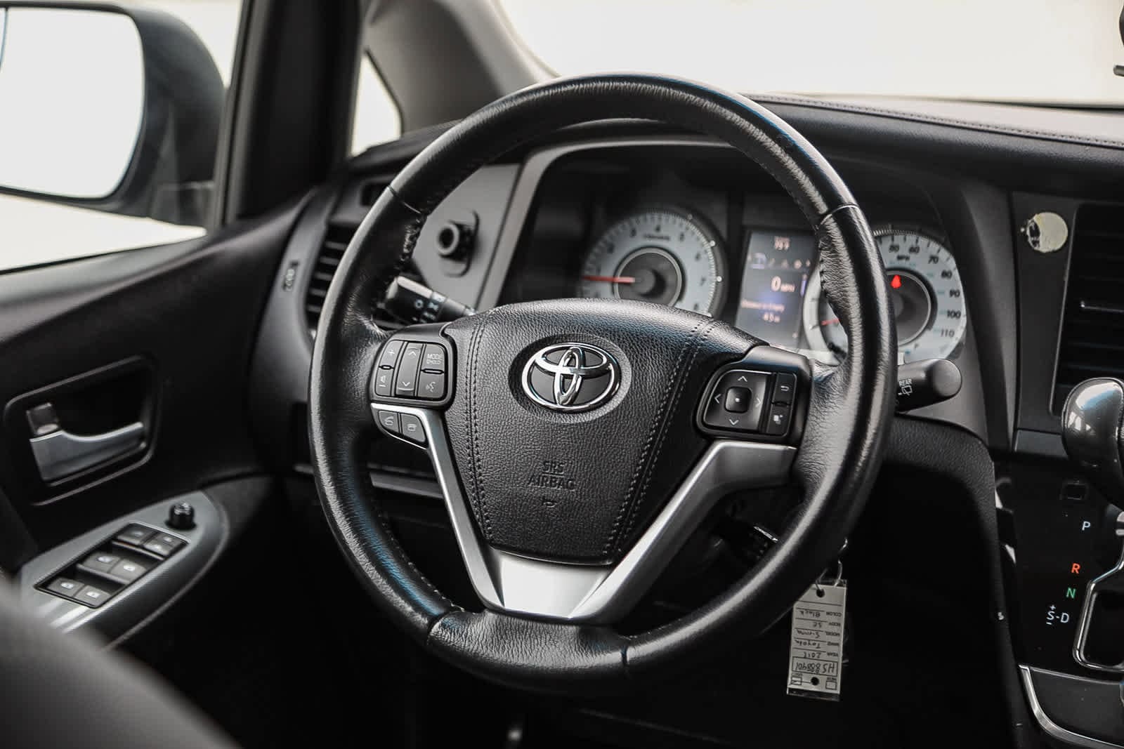 Thumbnail: 2017 Toyota Sienna - 14