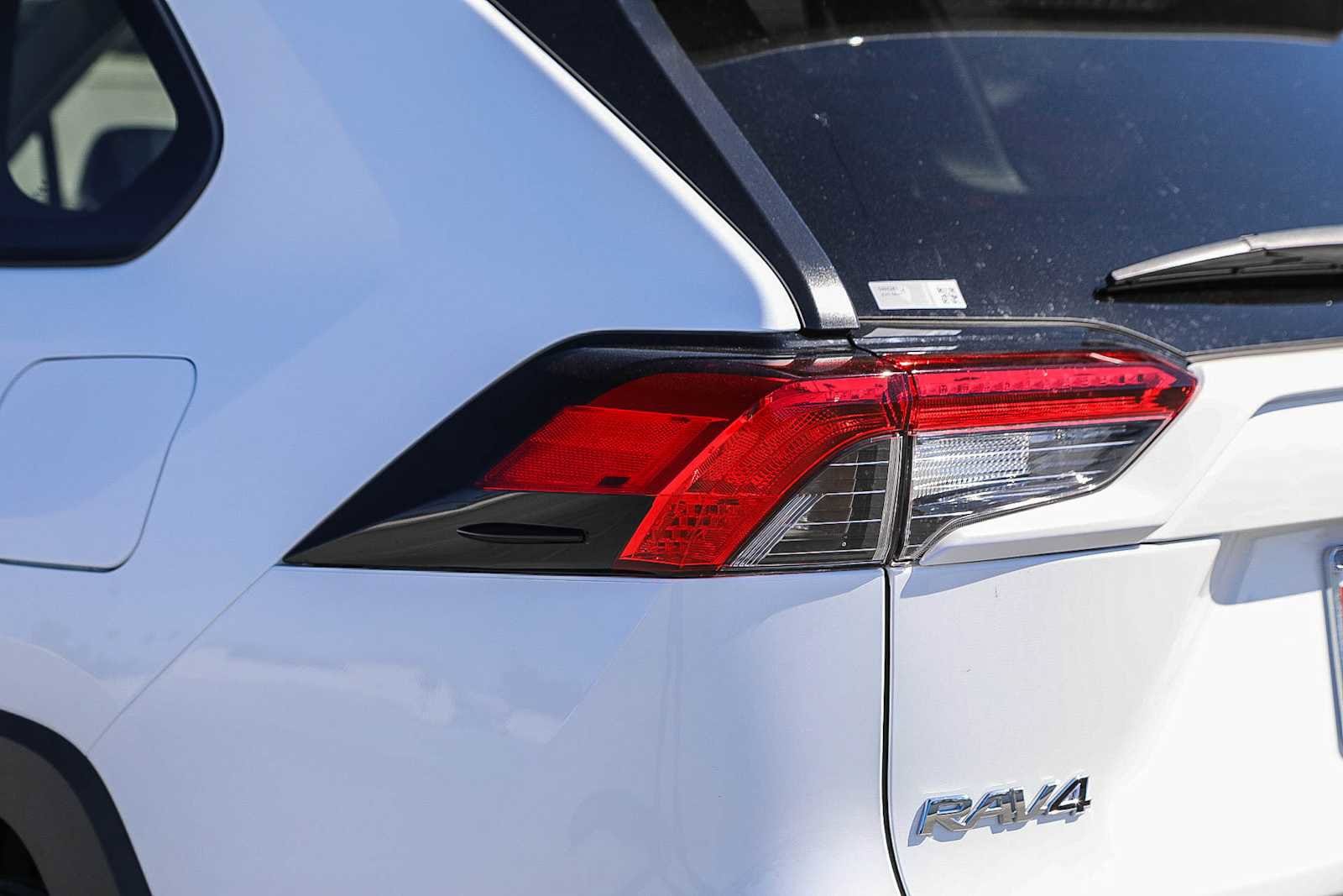 Thumbnail: 2025 Toyota RAV4 - 8