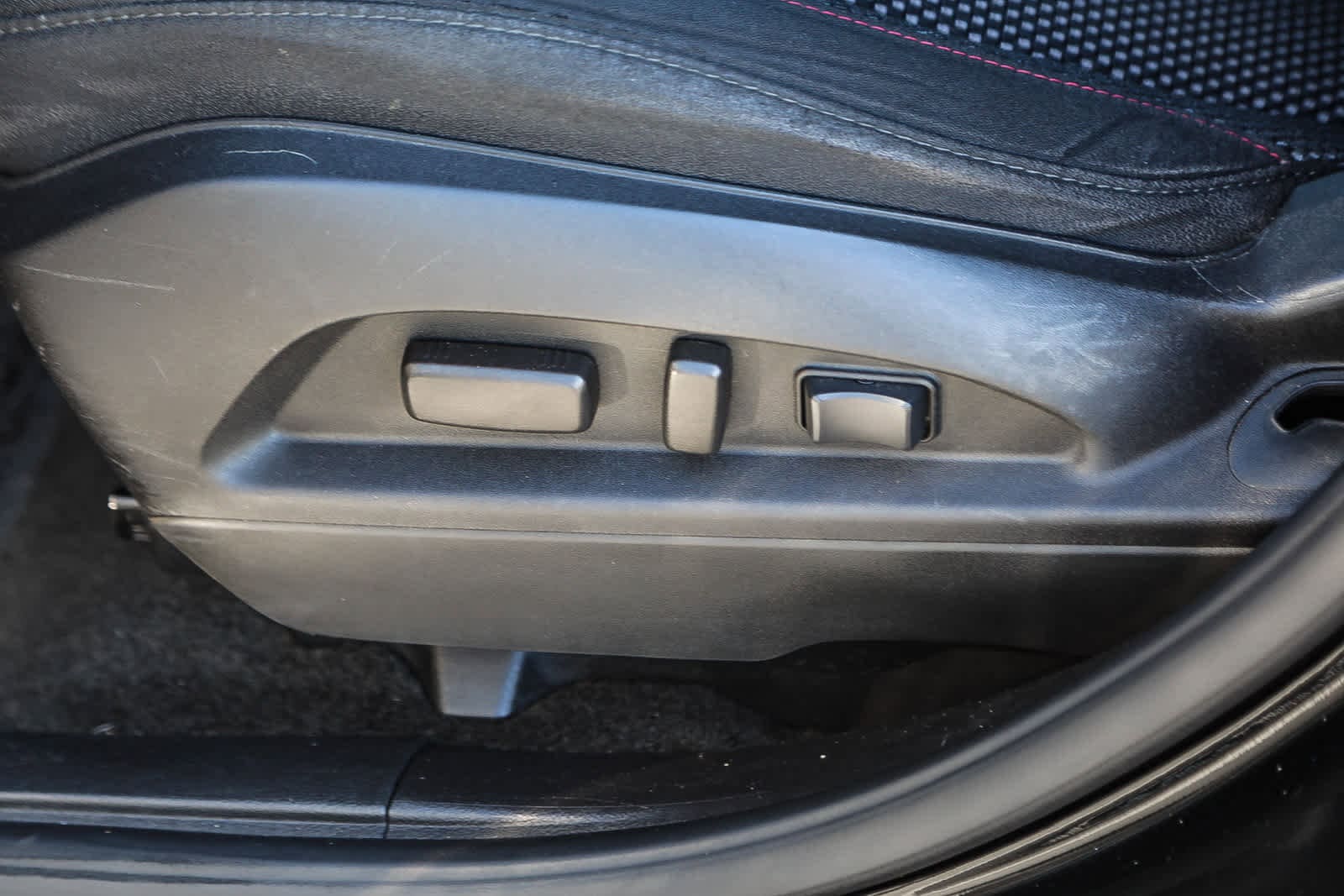 Thumbnail: 2011 Chevrolet Equinox - 18