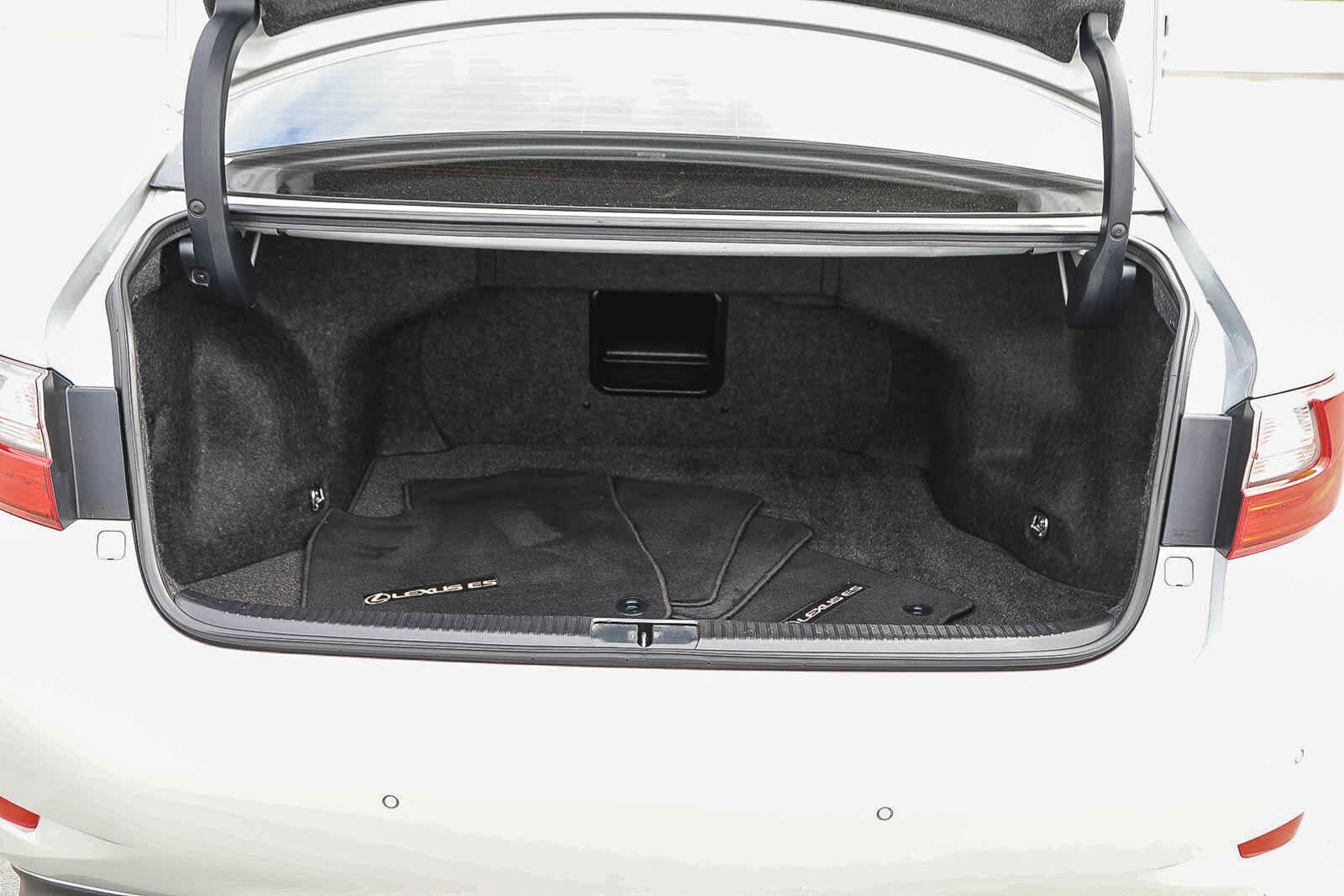 Thumbnail: 2016 Lexus ES - 25
