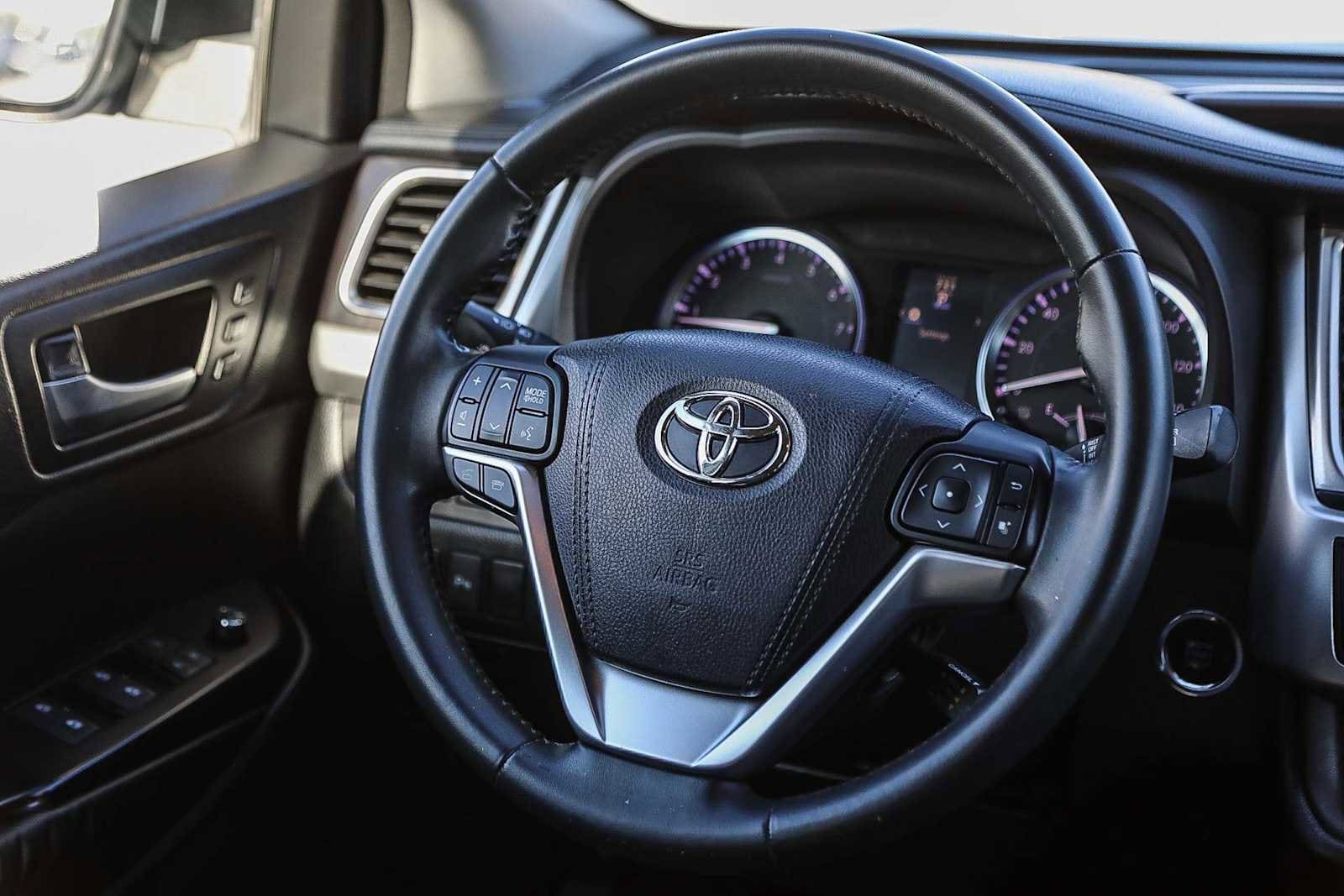 Thumbnail: 2016 Toyota Highlander - 15