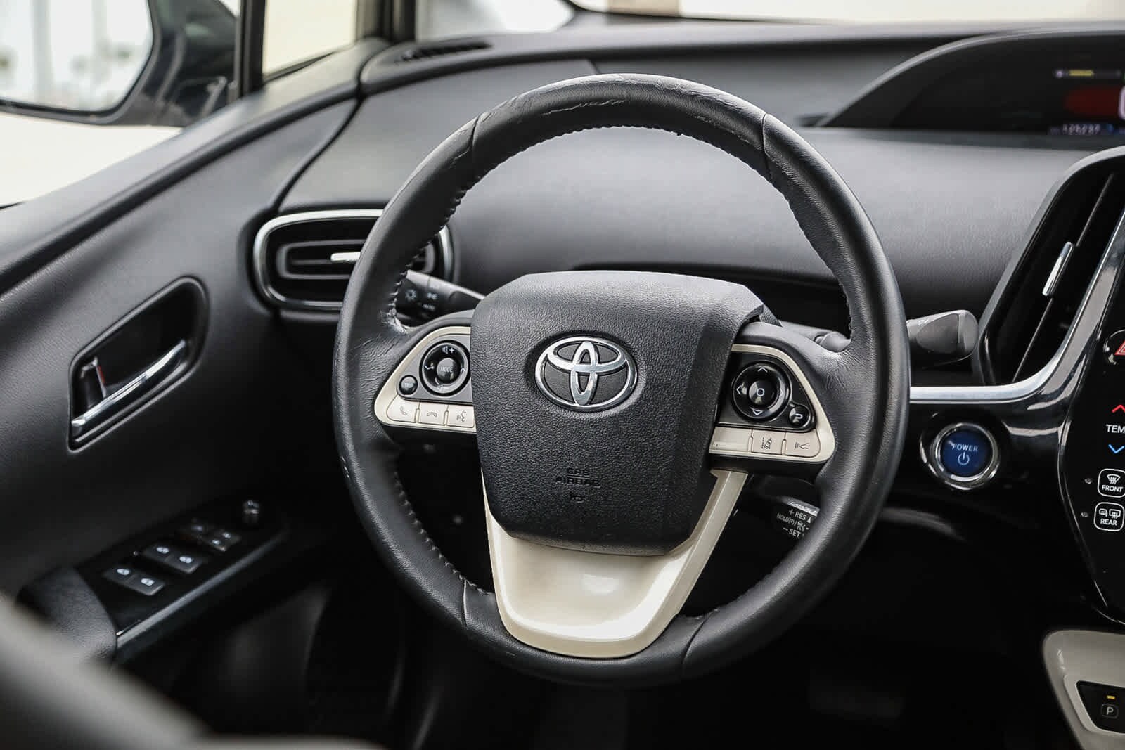 Thumbnail: 2017 Toyota Prius Prime - 15