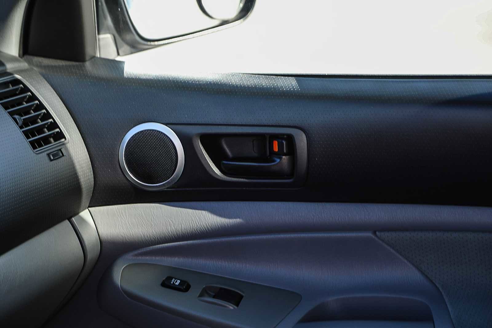 Thumbnail: 2010 Toyota Tacoma - 21