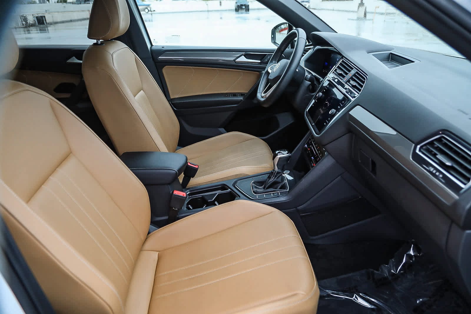 Thumbnail: 2022 Volkswagen Tiguan - 15