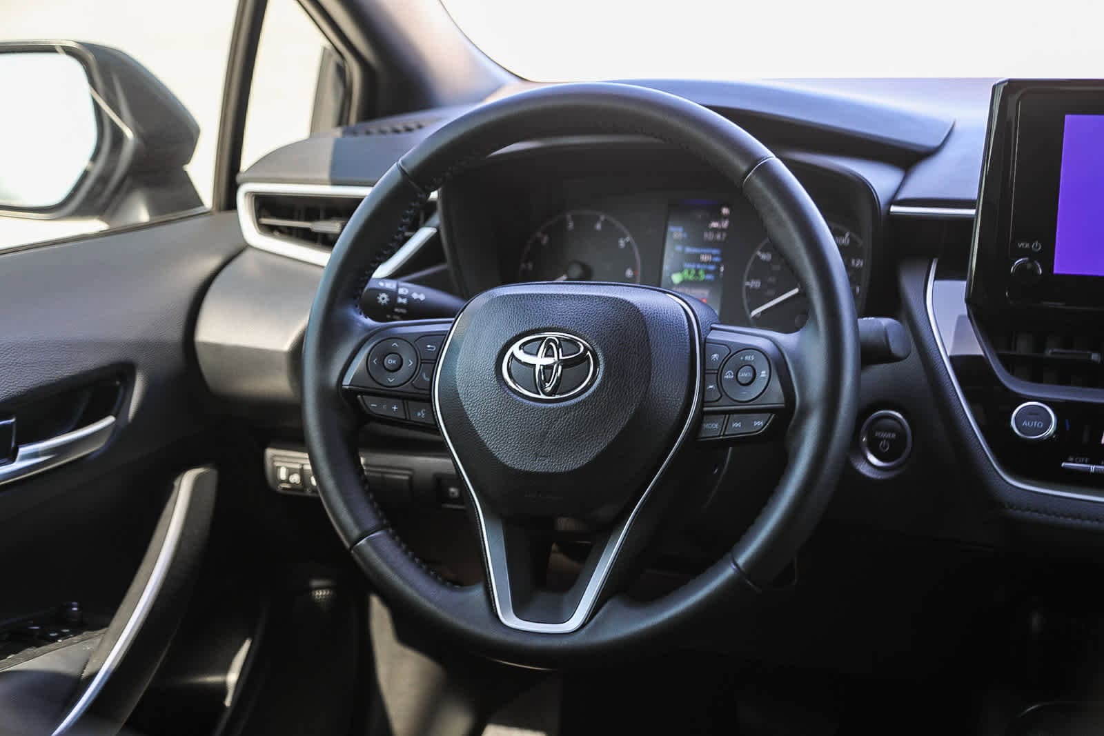 Thumbnail: 2023 Toyota Corolla - 16