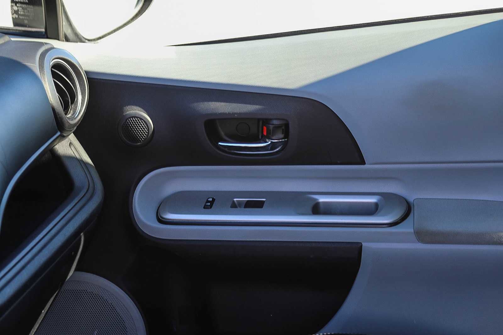 Thumbnail: 2012 Toyota Prius c - 20