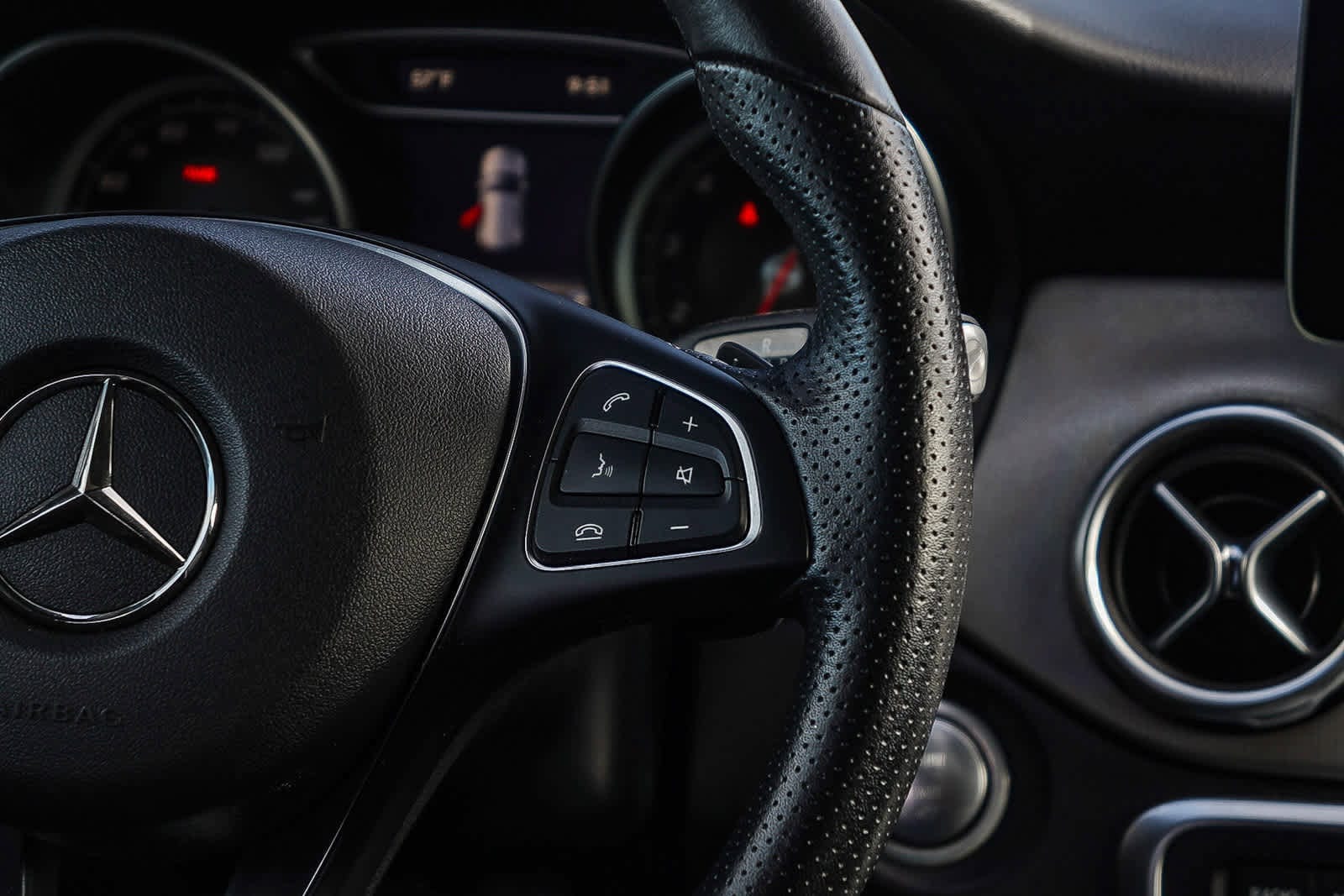 Thumbnail: 2020 Mercedes-Benz GLA - 18