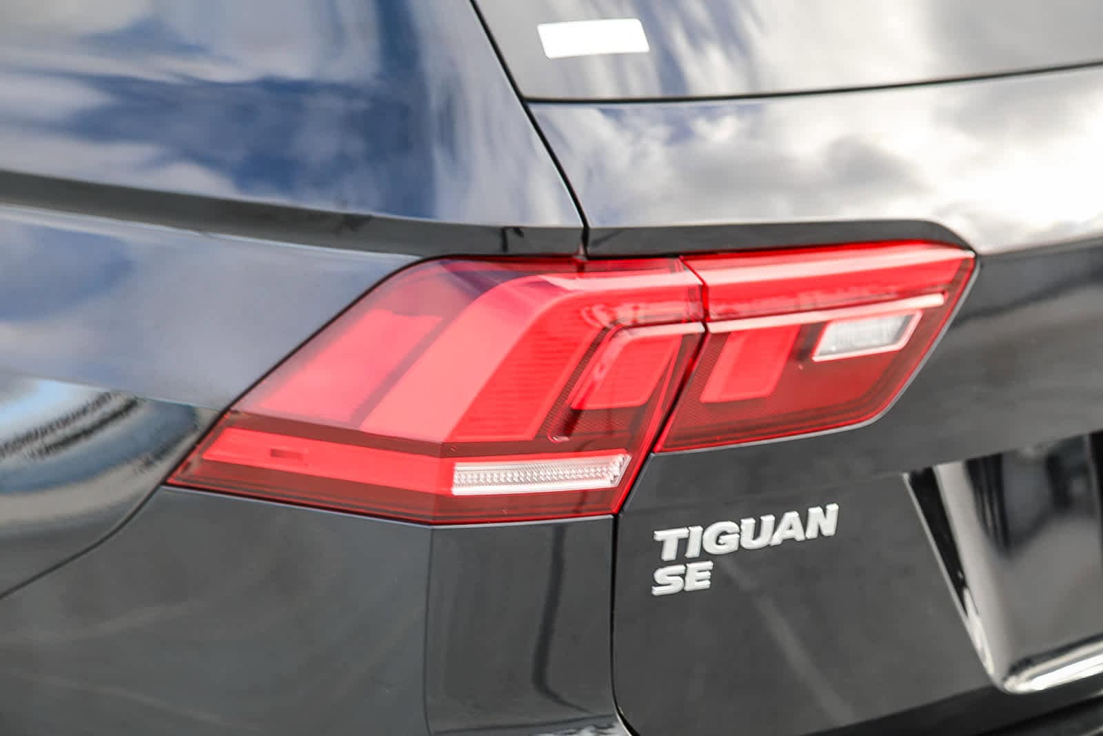 Thumbnail: 2021 Volkswagen Tiguan - 9