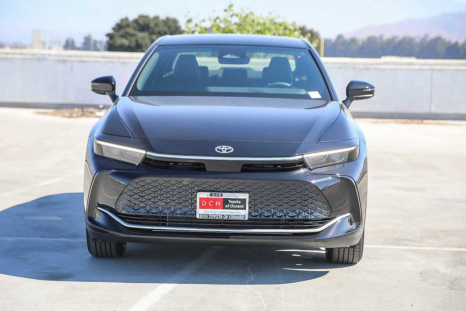 2026 Toyota Crown XLE photo 2
