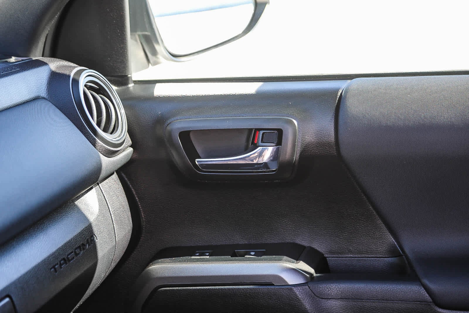 Thumbnail: 2022 Toyota Tacoma - 22