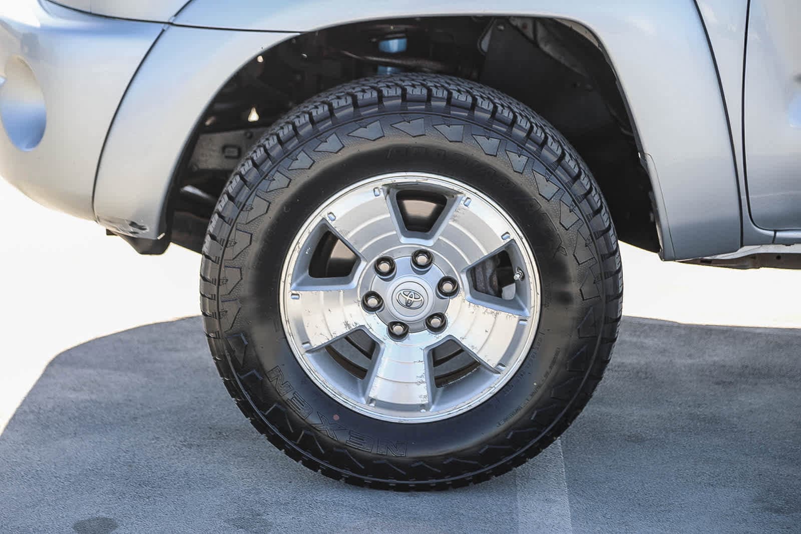 Thumbnail: 2011 Toyota Tacoma - 10