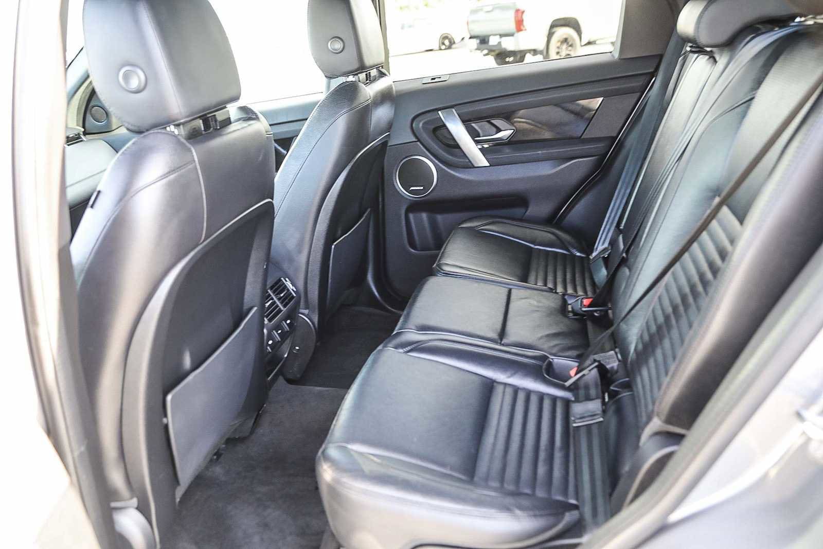 Thumbnail: 2020 Land Rover Discovery Sport - 17