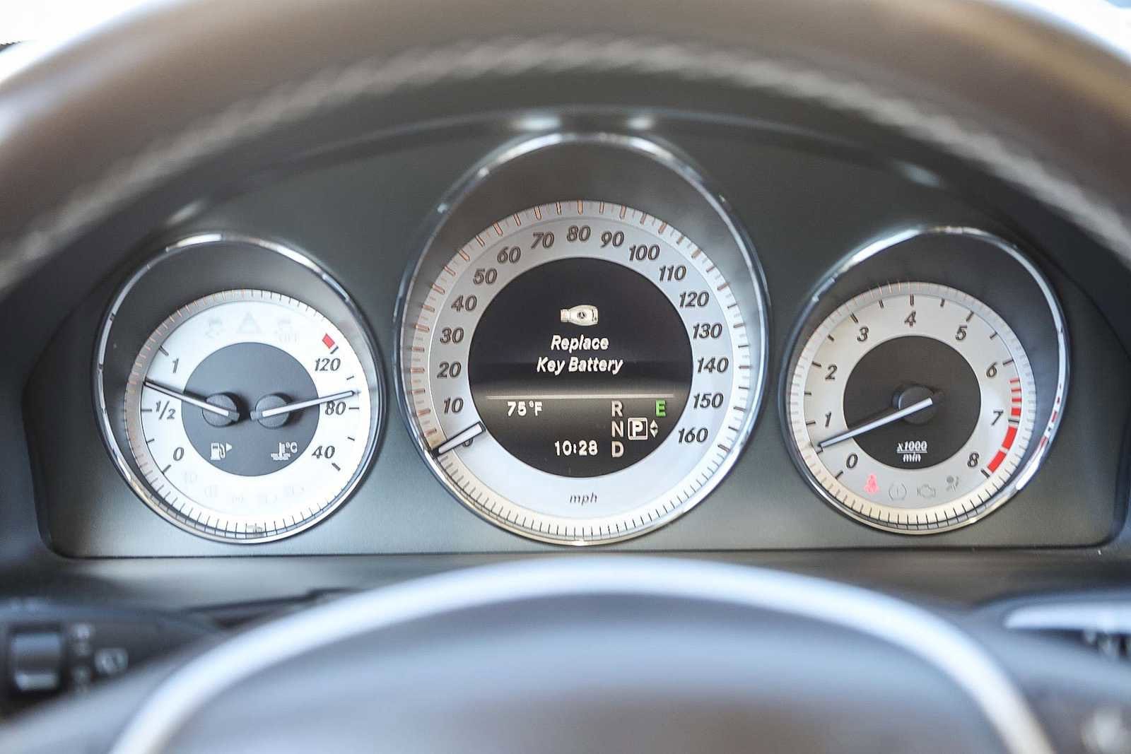 Thumbnail: 2015 Mercedes-Benz GLK - 20