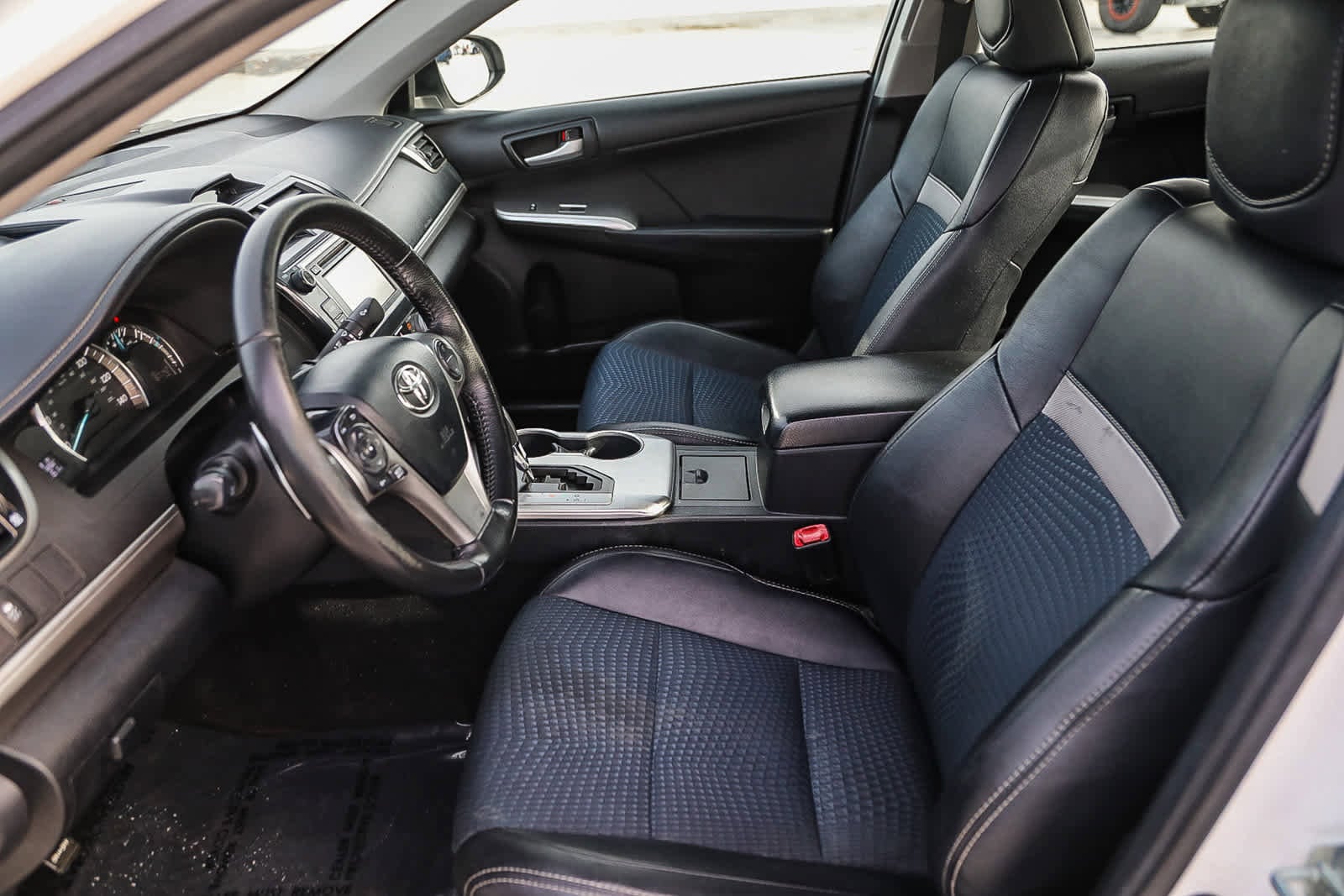 Thumbnail: 2012 Toyota Camry - 17