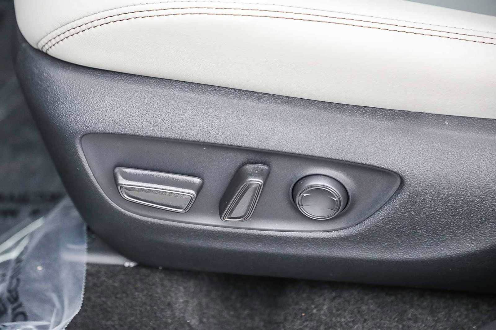 Thumbnail: 2025 Toyota RAV4 - 21