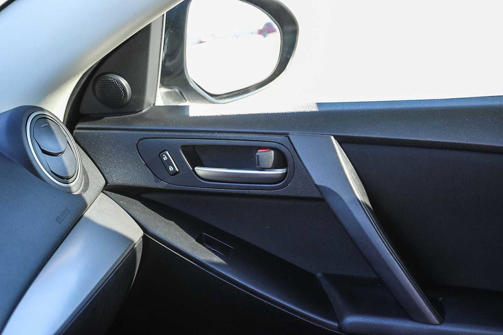 Thumbnail: 2013 Mazda Mazda3 - 21