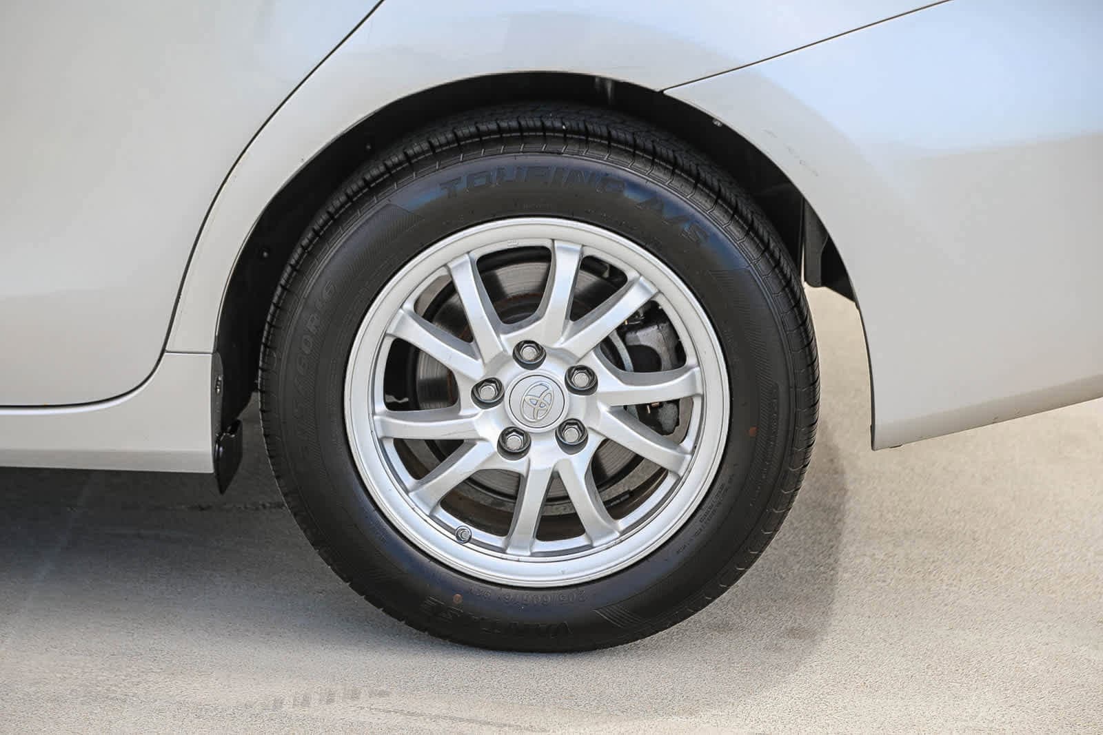 Thumbnail: 2013 Toyota Prius v - 11