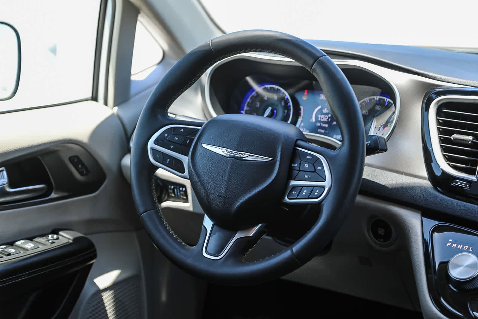 Thumbnail: 2022 Chrysler Pacifica - 14