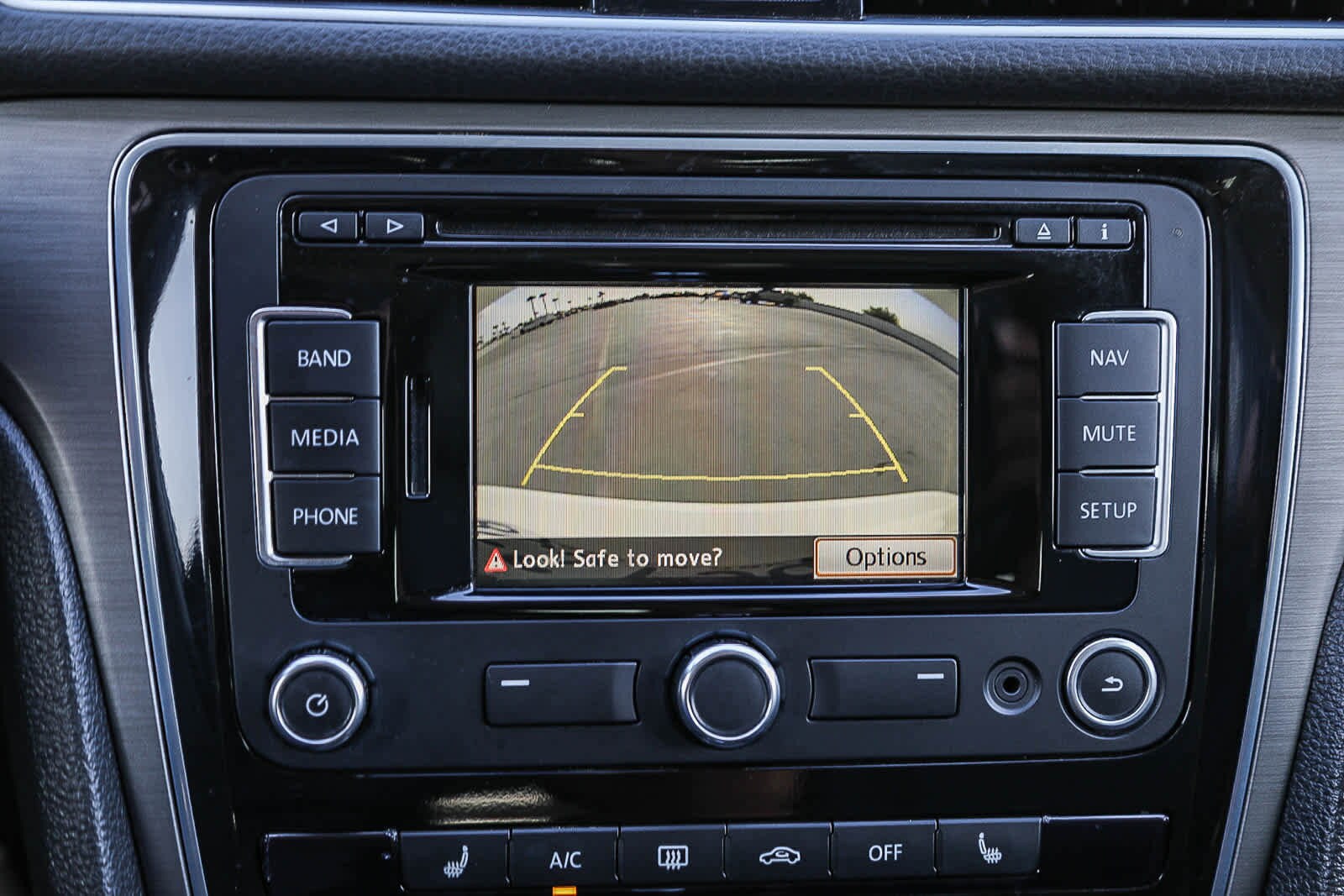 Thumbnail: 2014 Volkswagen Passat - 23