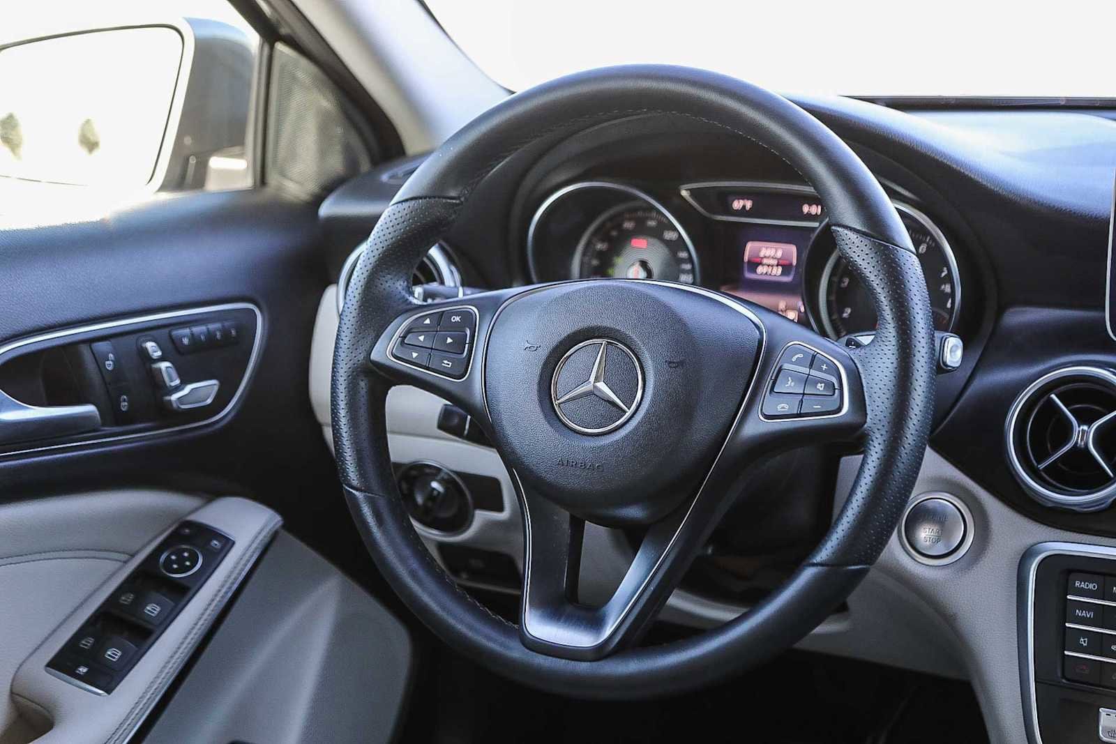Thumbnail: 2019 Mercedes-Benz GLA - 15