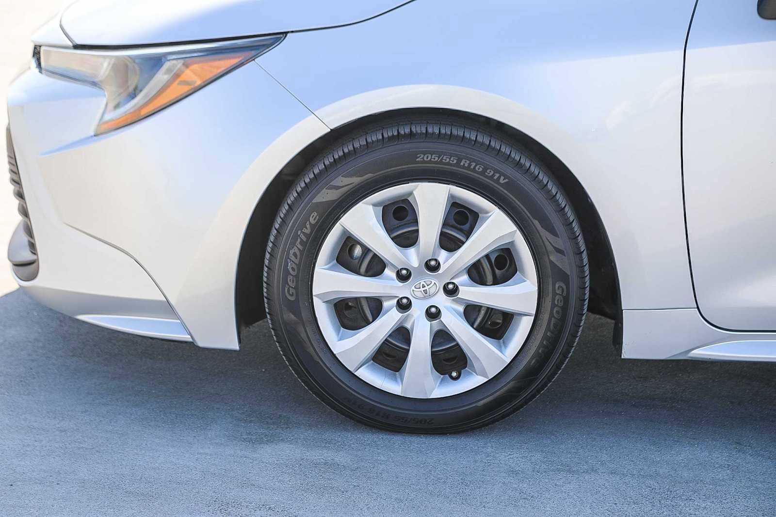 Thumbnail: 2023 Toyota Corolla - 9