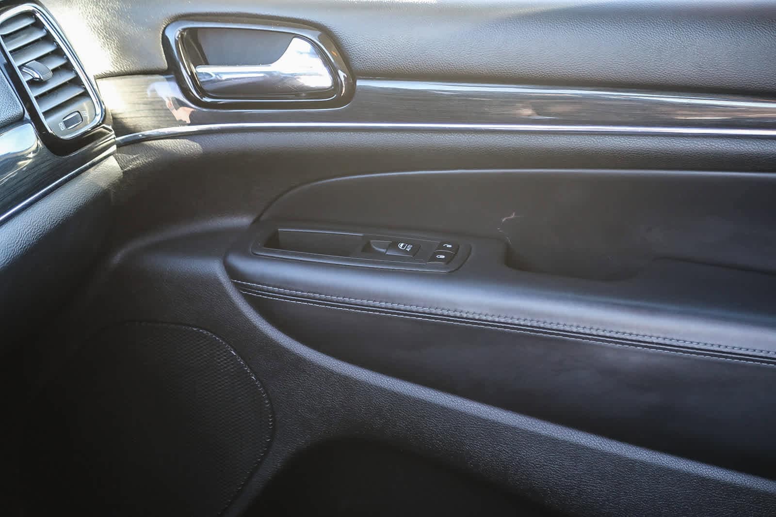 Thumbnail: 2020 Jeep Grand Cherokee - 21