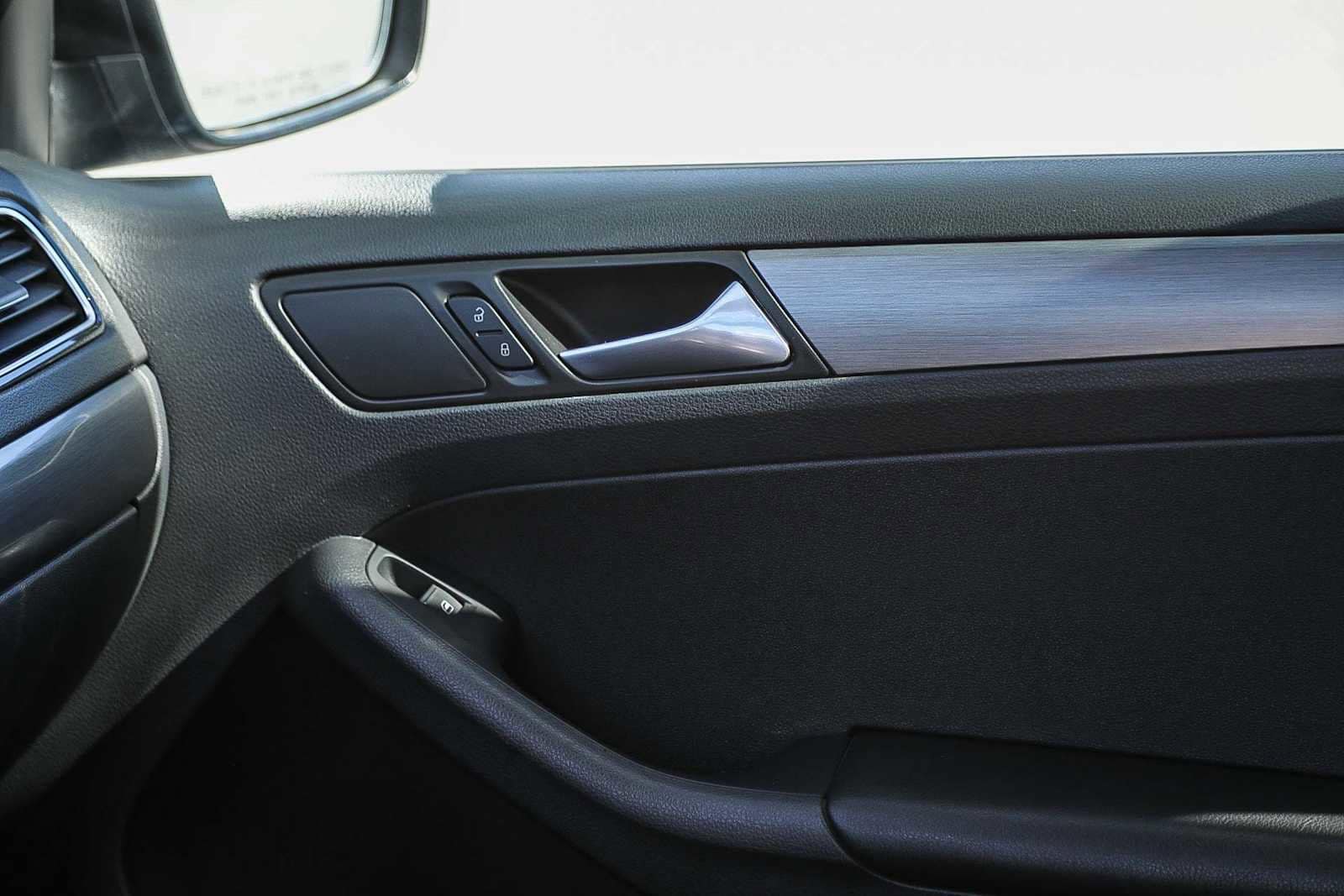 Thumbnail: 2015 Volkswagen Jetta - 21