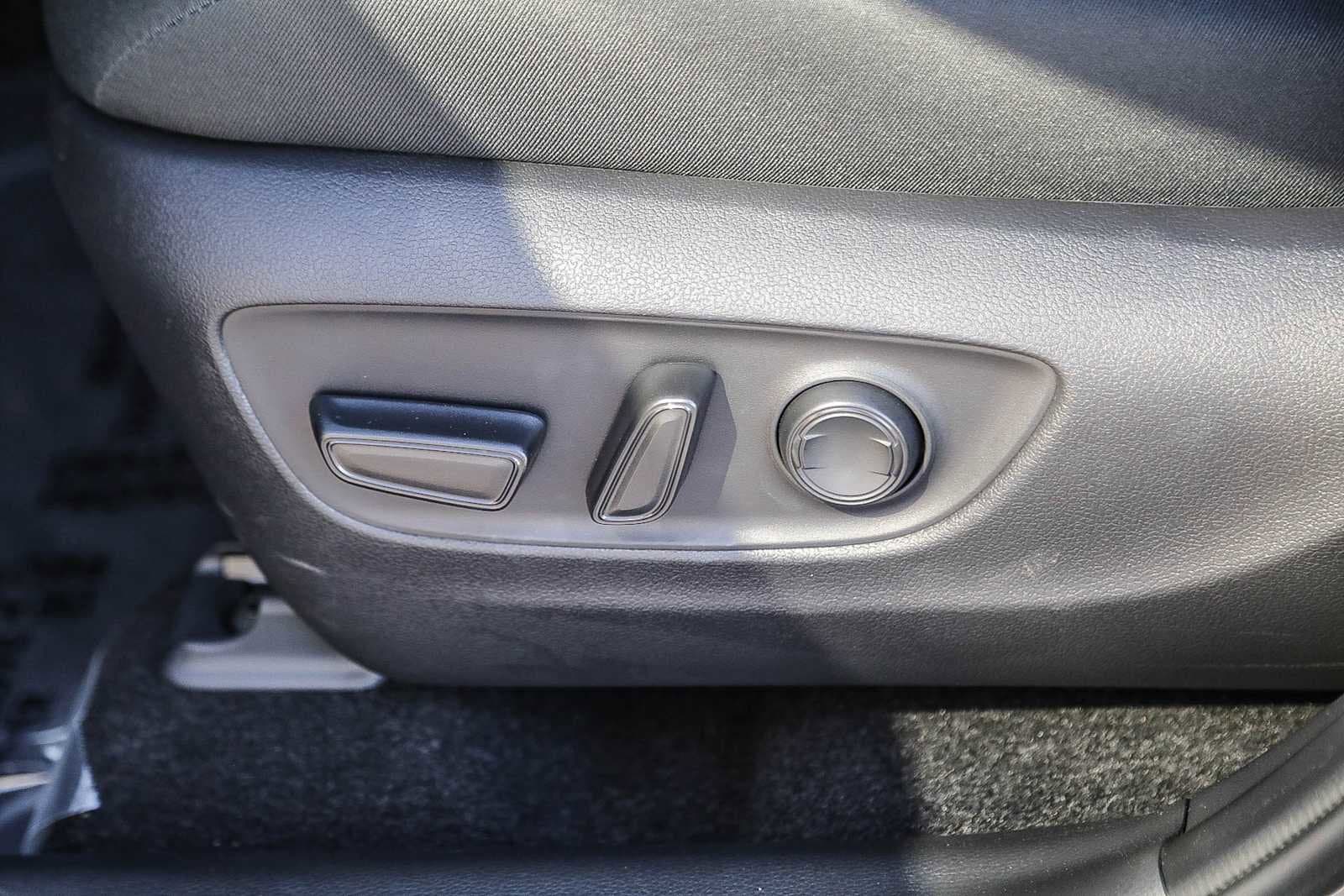 Thumbnail: 2025 Toyota RAV4 - 19