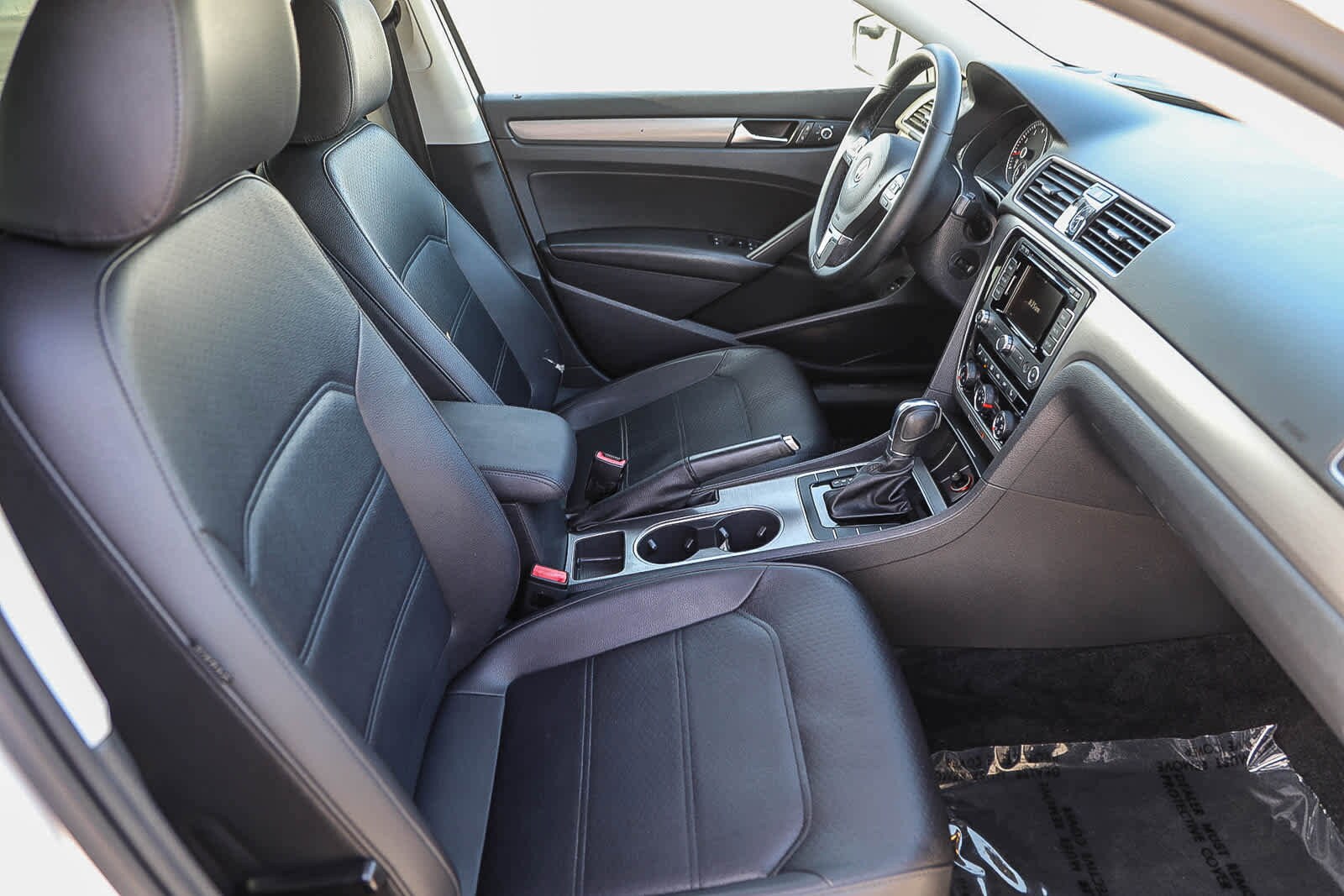 Thumbnail: 2014 Volkswagen Passat - 16