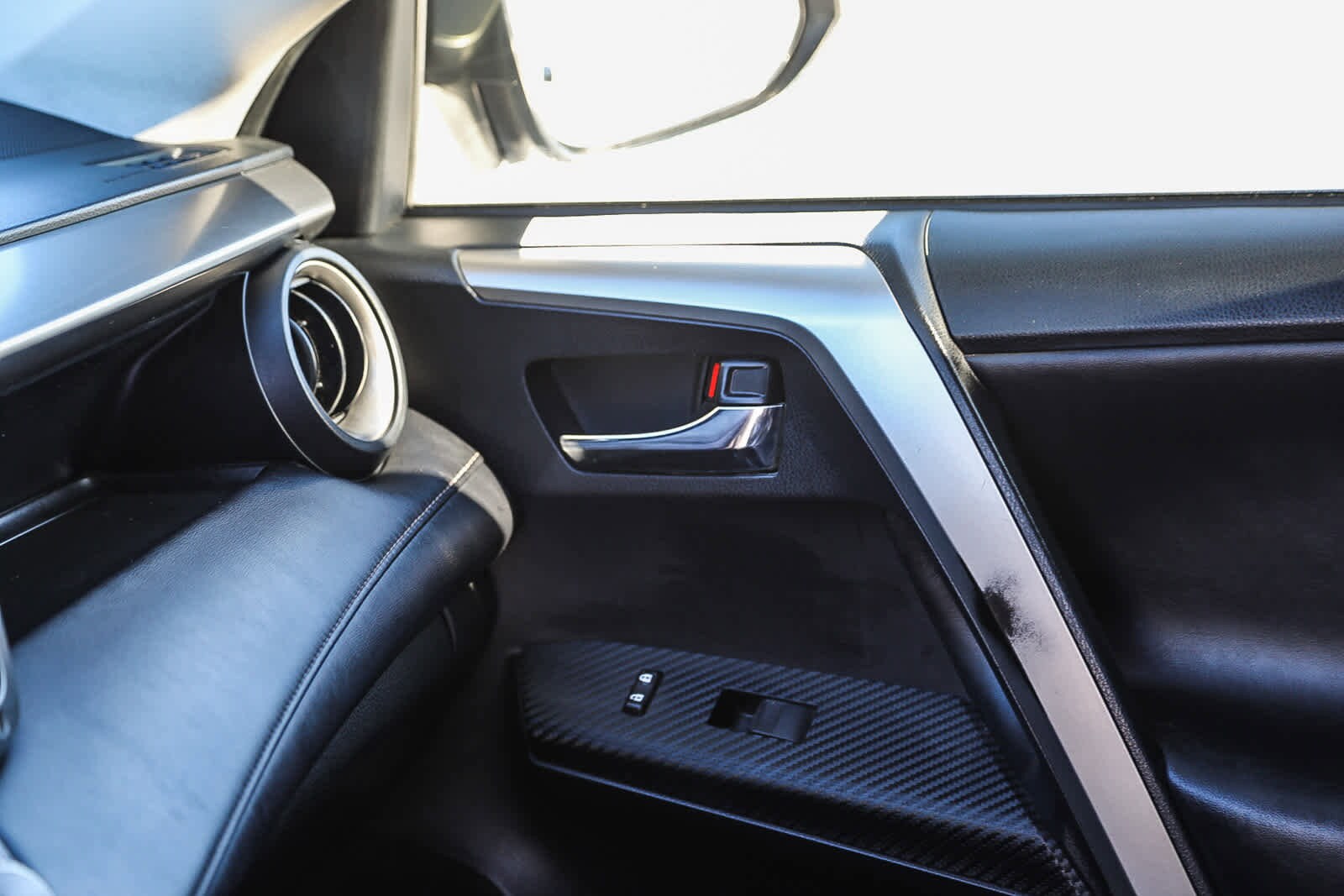 Thumbnail: 2013 Toyota RAV4 - 21