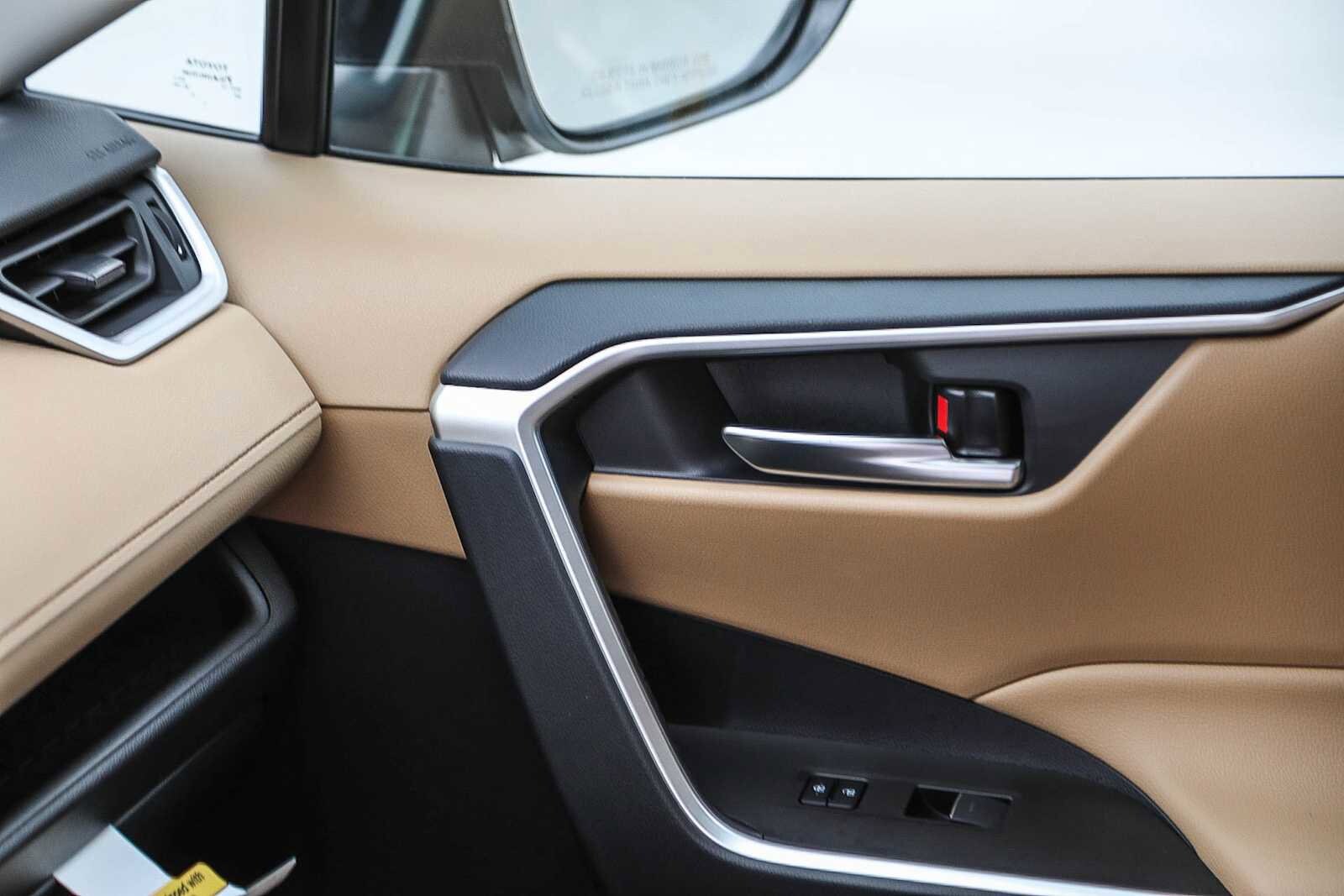 Thumbnail: 2025 Toyota RAV4 - 23