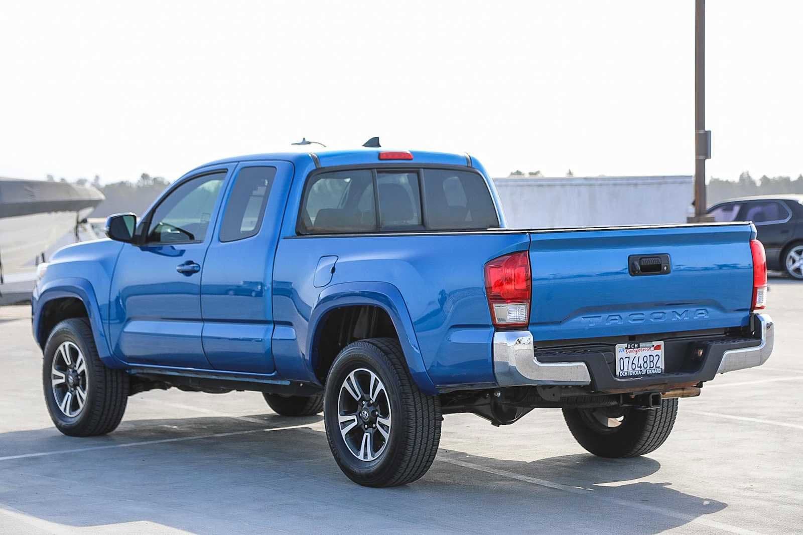 Thumbnail: 2016 Toyota Tacoma - 6