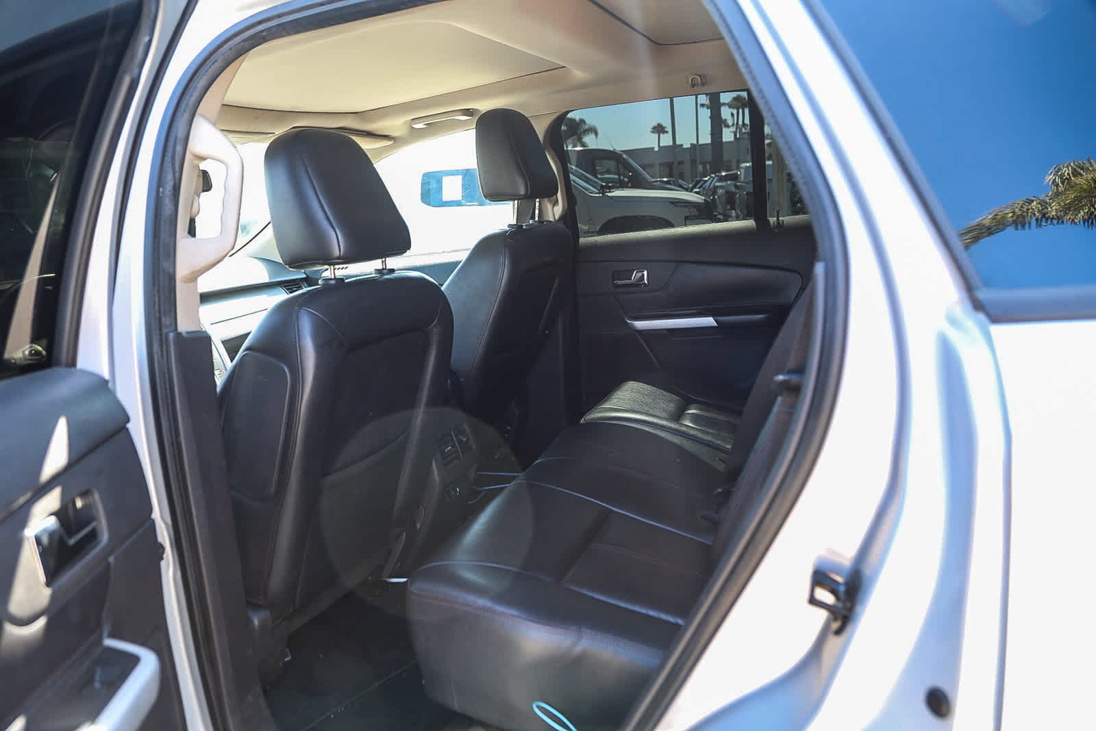 Thumbnail: 2011 Ford Edge - 28