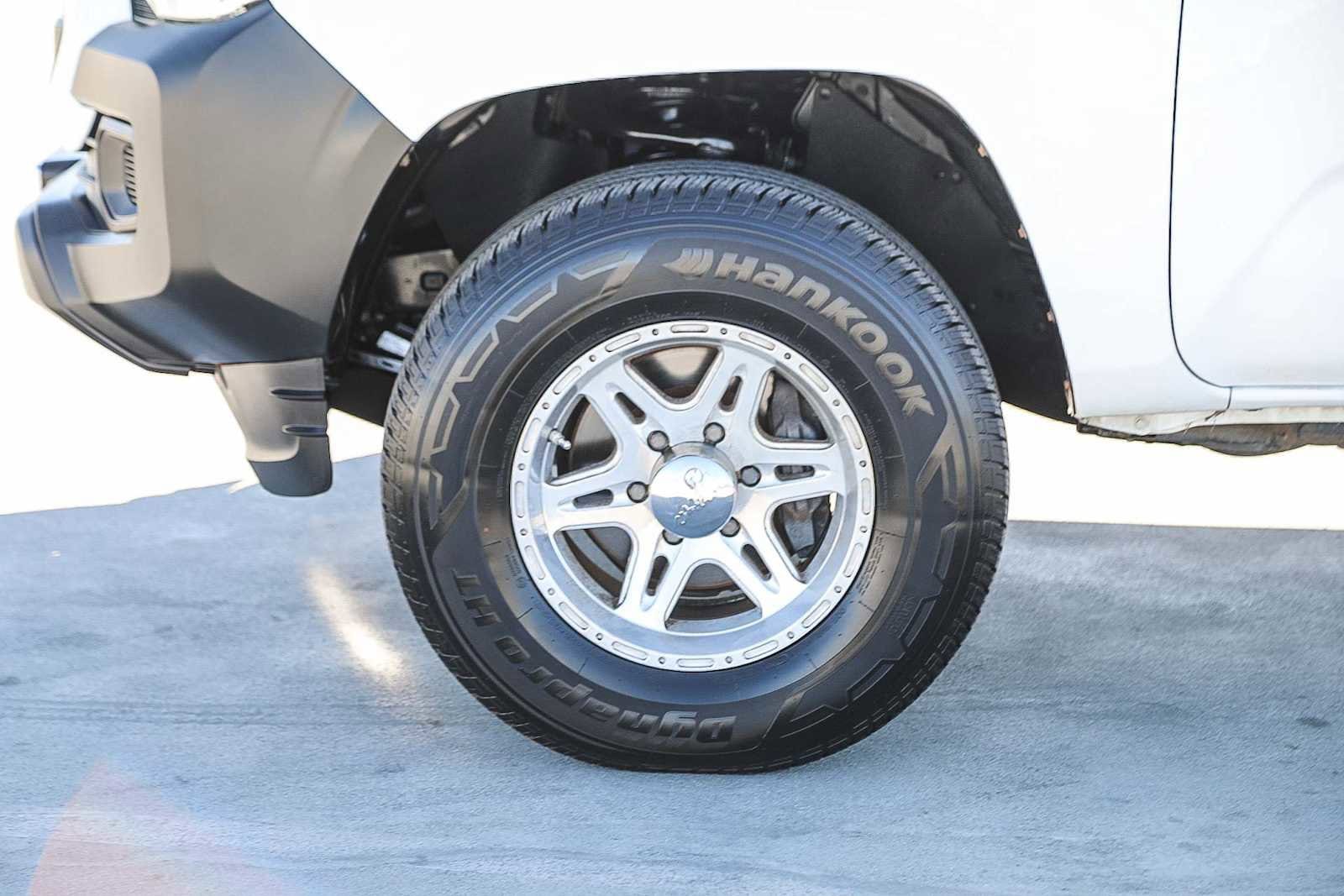 Thumbnail: 2018 Toyota Tacoma - 9