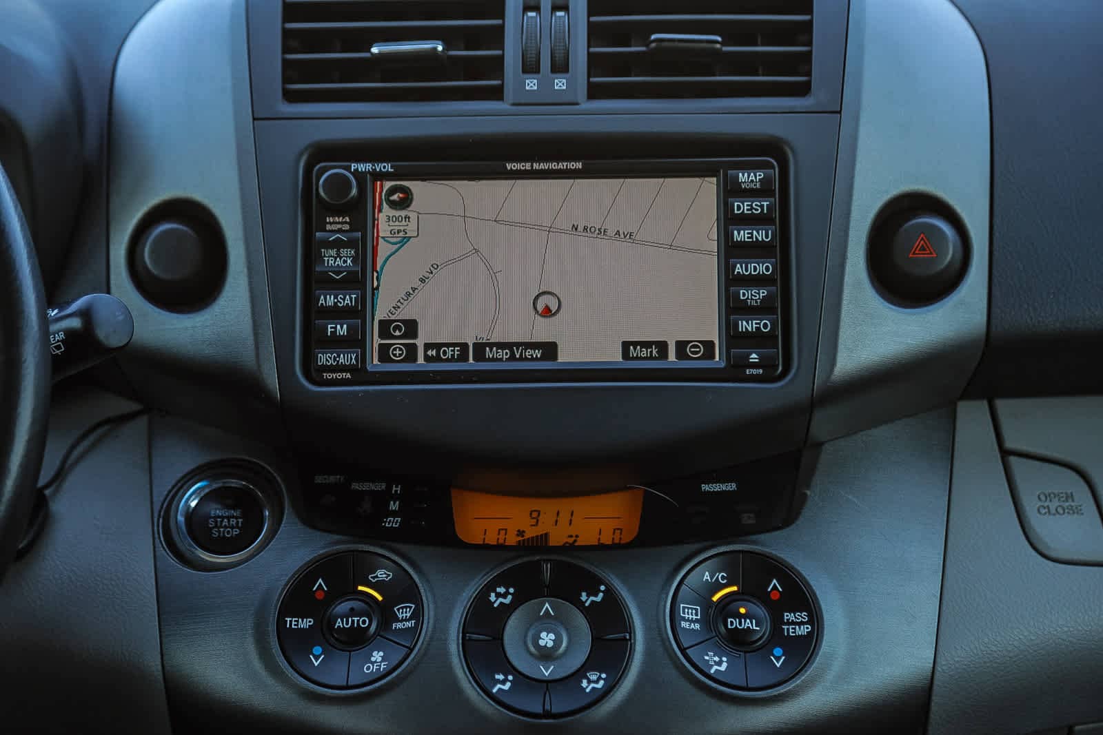 Thumbnail: 2011 Toyota RAV4 - 13