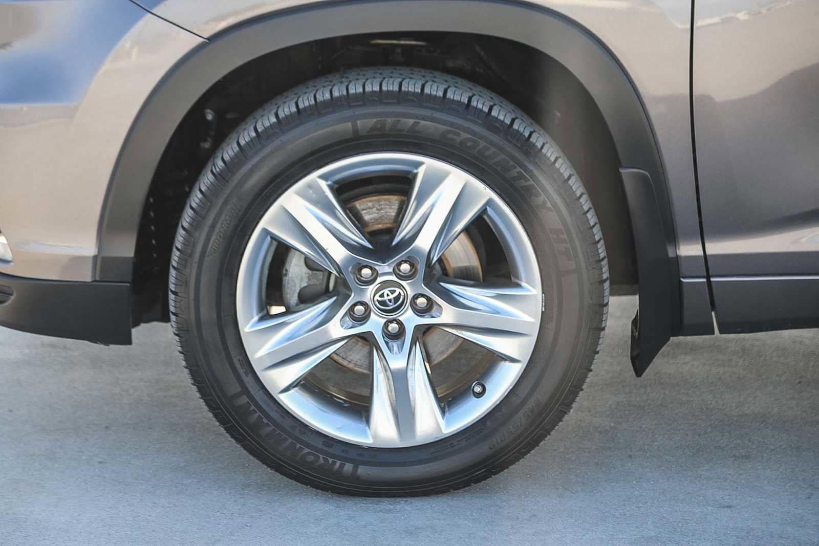 Thumbnail: 2016 Toyota Highlander - 10